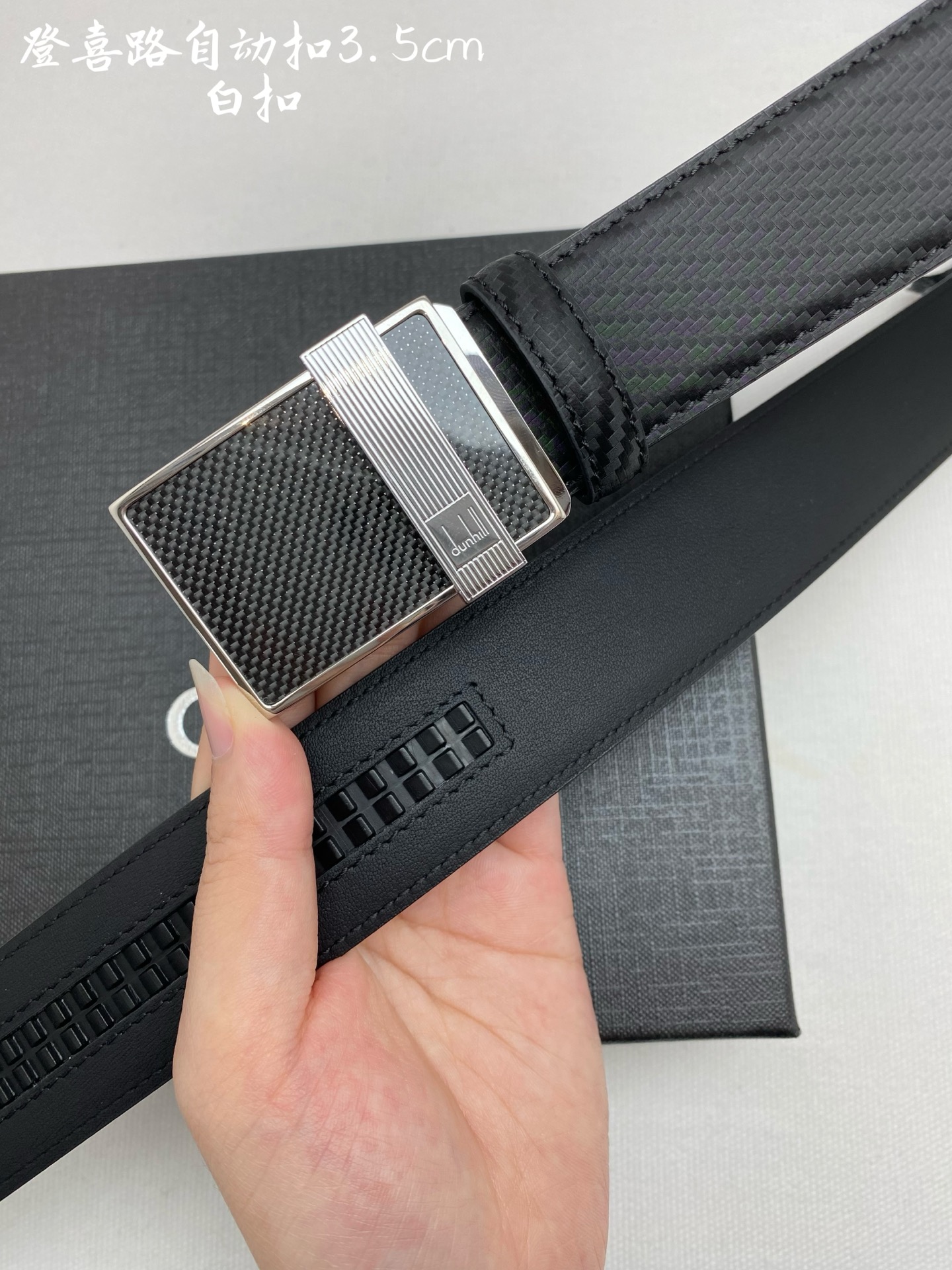 登喜路是英国历史悠久的奢侈品牌，其皮带以精湛工艺、高品质材料和经典设计著称在男士奢侈品领域享有很高声誉，