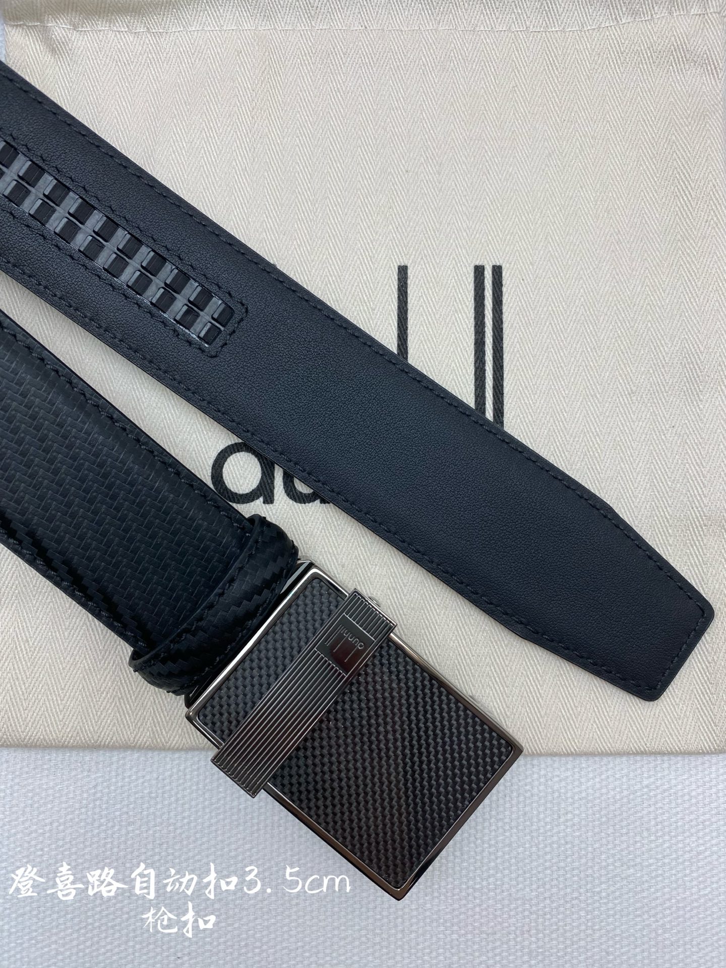 登喜路是英国历史悠久的奢侈品牌，其皮带以精湛工艺、高品质材料和经典设计著称在男士奢侈品领域享有很高声誉，