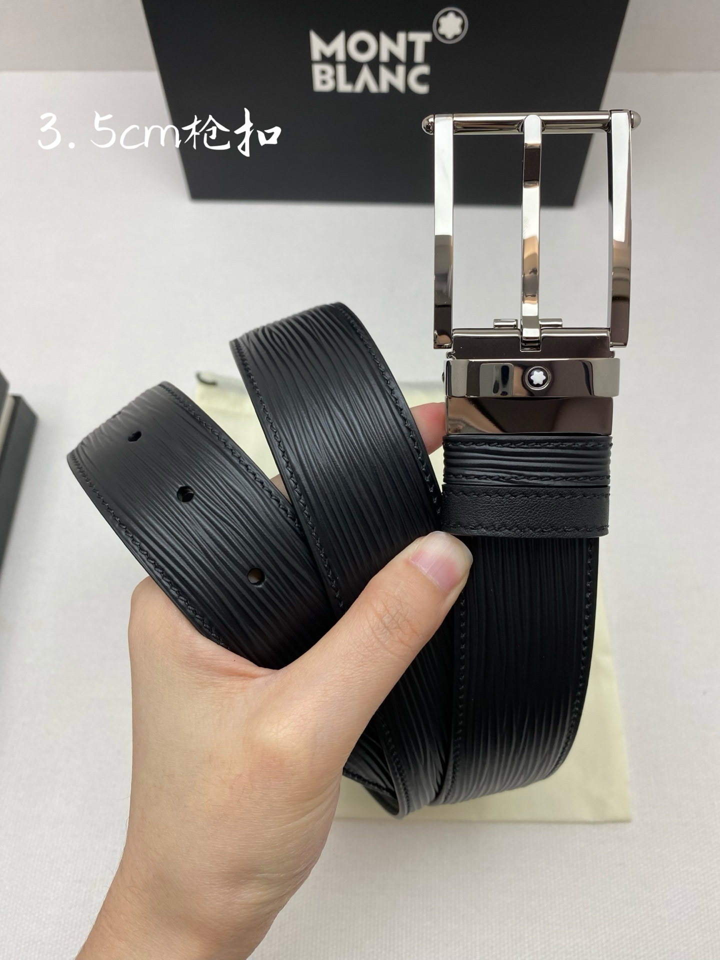 Montblanc万宝龙 宽3.5cm 采用头层牛皮 精品针式扣头 自由裁剪商务休闲皮带