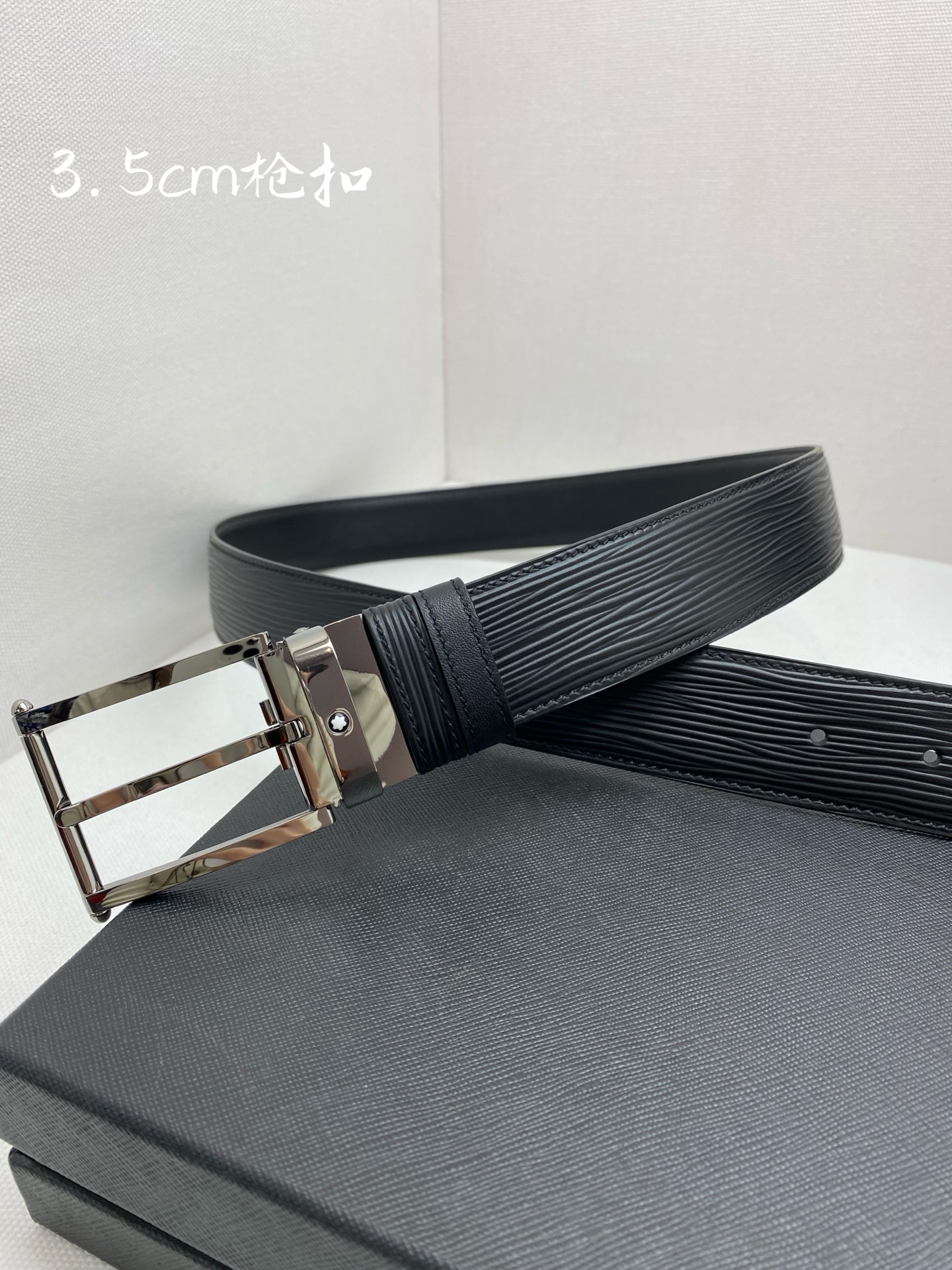 Montblanc万宝龙 宽3.5cm 采用头层牛皮 精品针式扣头 自由裁剪商务休闲皮带