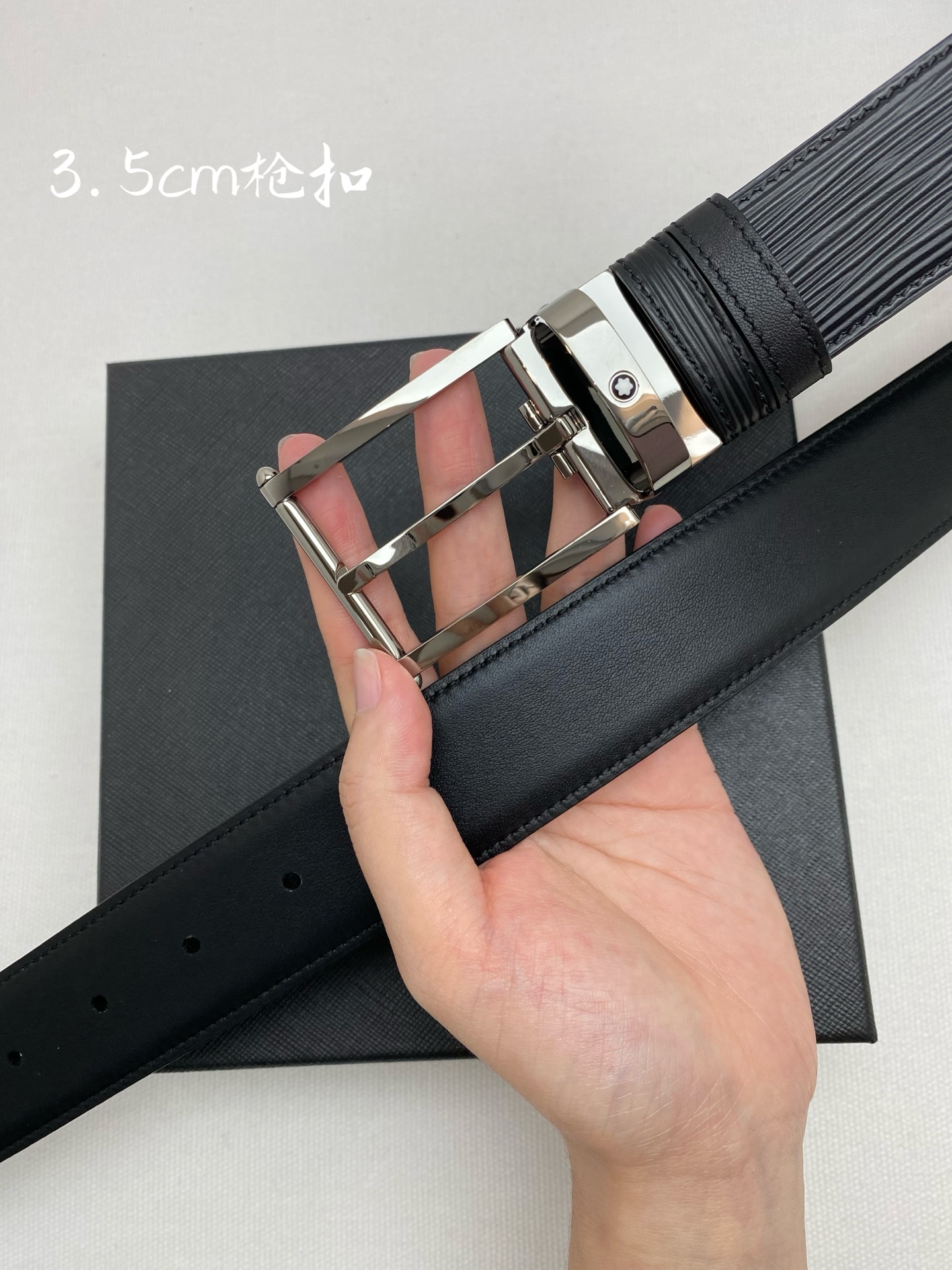 Montblanc万宝龙 宽3.5cm 采用头层牛皮 精品针式扣头 自由裁剪商务休闲皮带