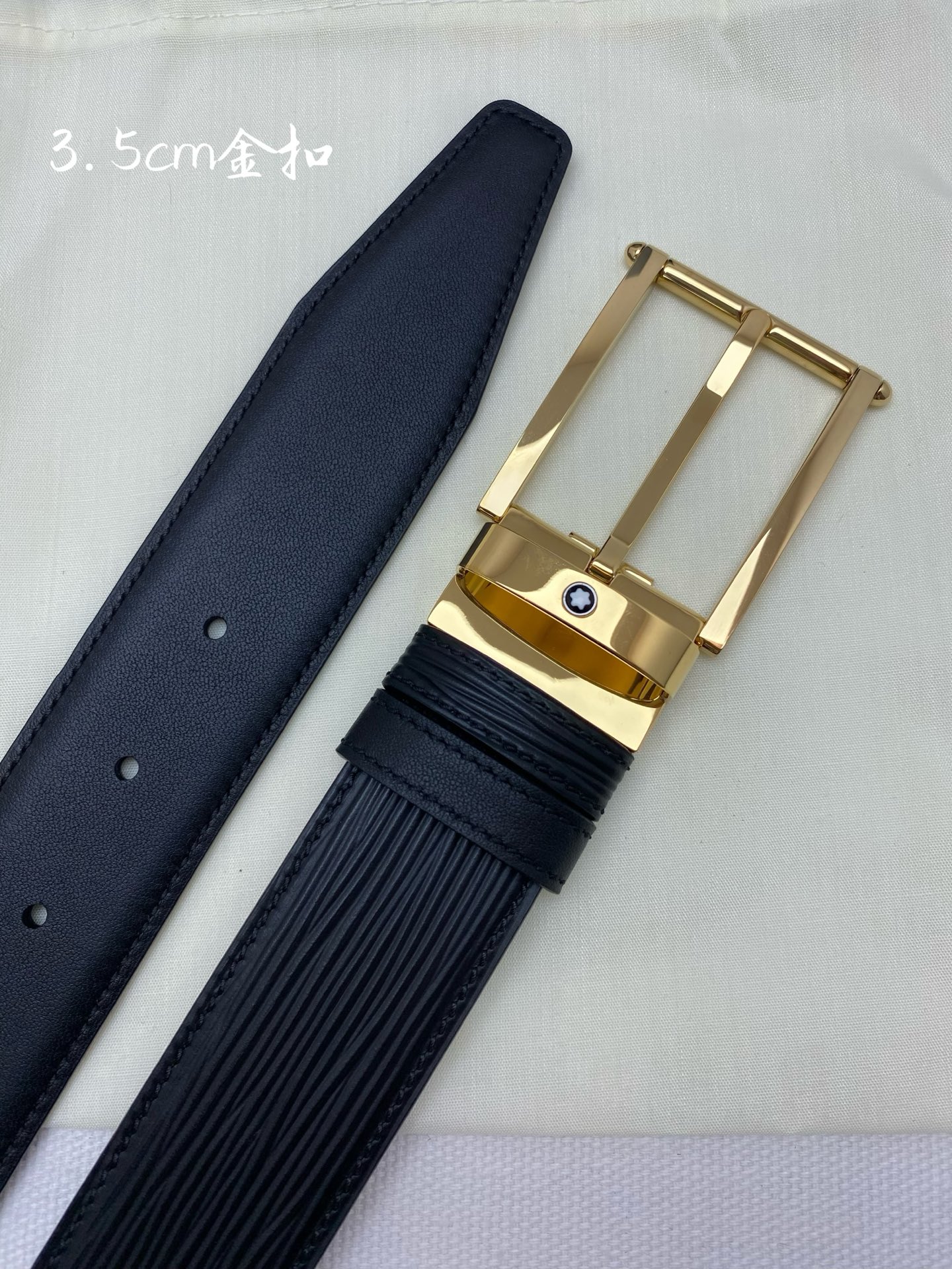 Montblanc万宝龙 宽3.5cm 采用头层牛皮 精品针式扣头 自由裁剪商务休闲皮带