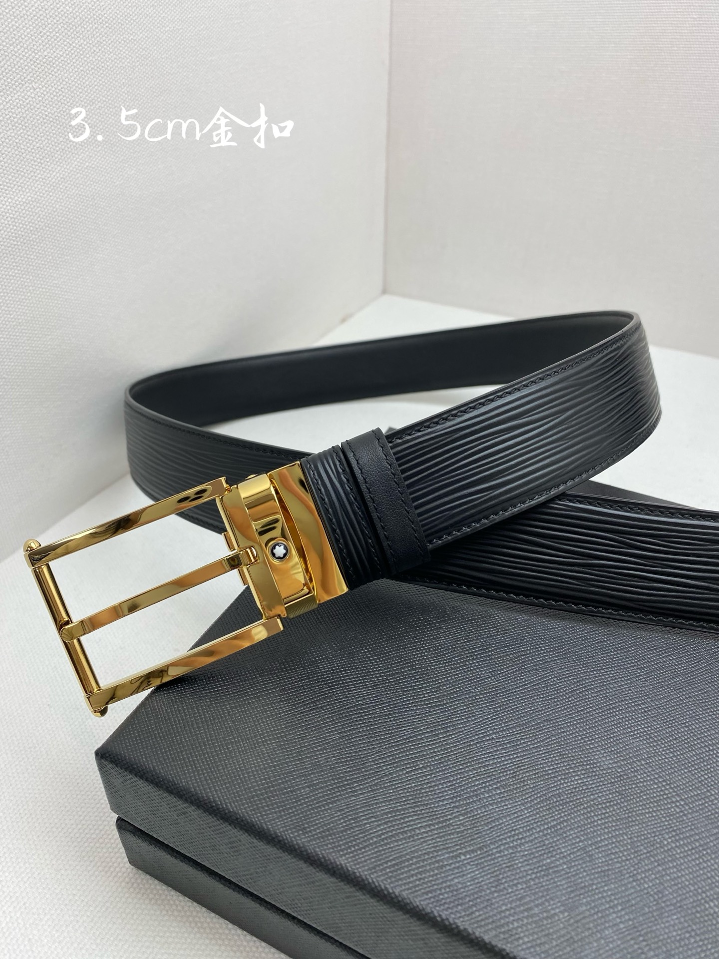 Montblanc万宝龙 宽3.5cm 采用头层牛皮 精品针式扣头 自由裁剪商务休闲皮带