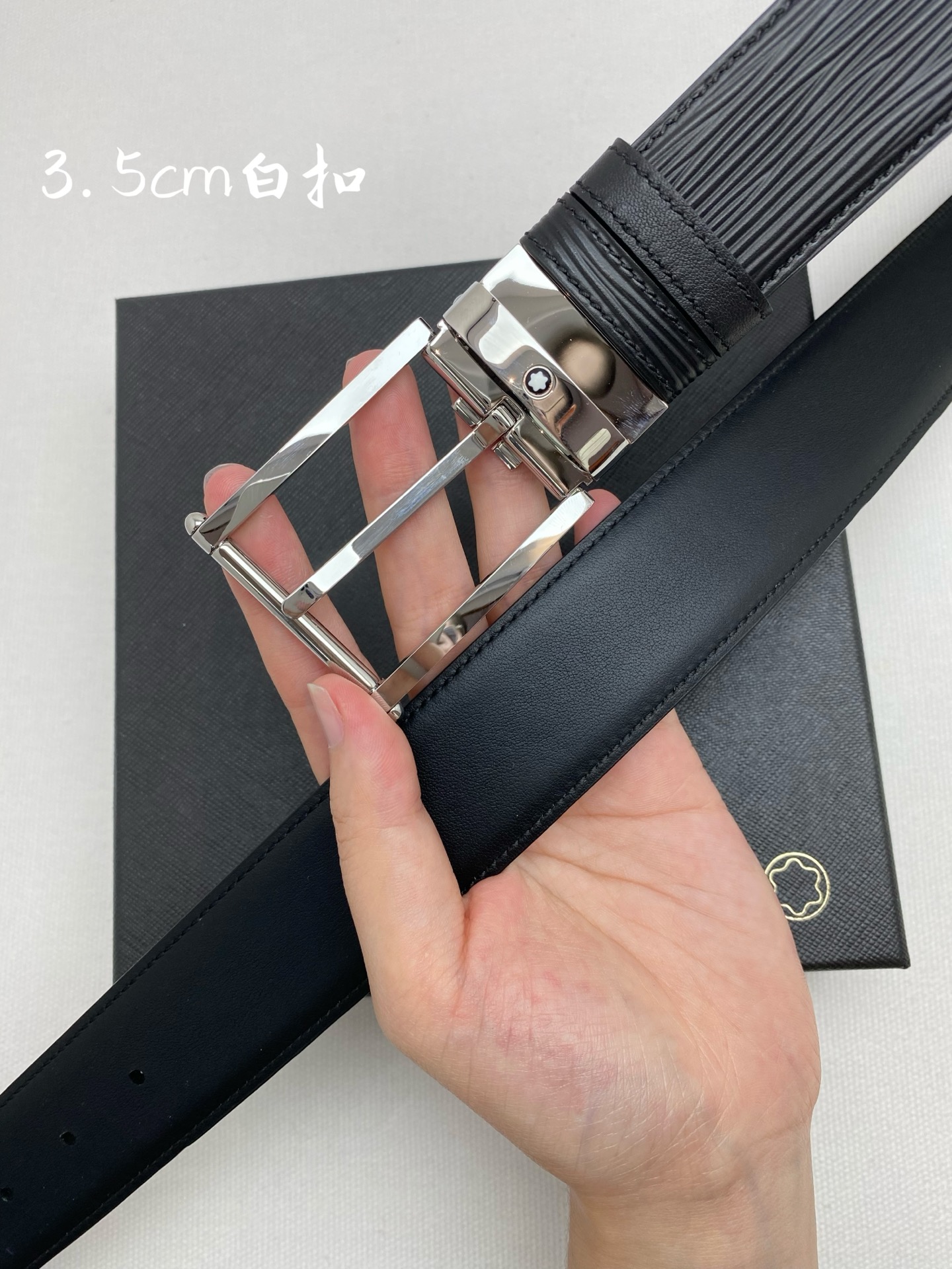 Montblanc万宝龙 宽3.5cm 采用头层牛皮 精品针式扣头 自由裁剪商务休闲皮带