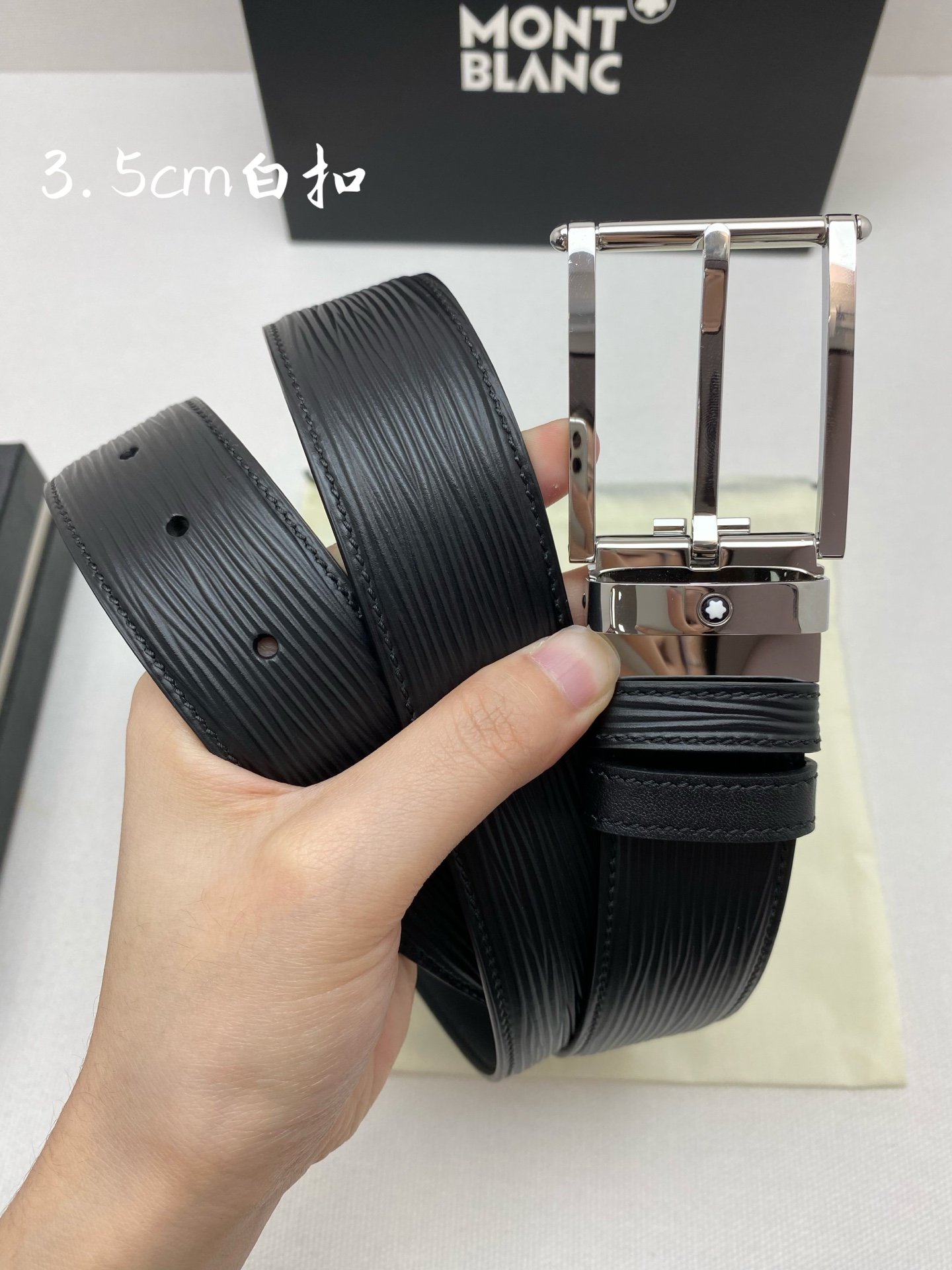 Montblanc万宝龙 宽3.5cm 采用头层牛皮 精品针式扣头 自由裁剪商务休闲皮带