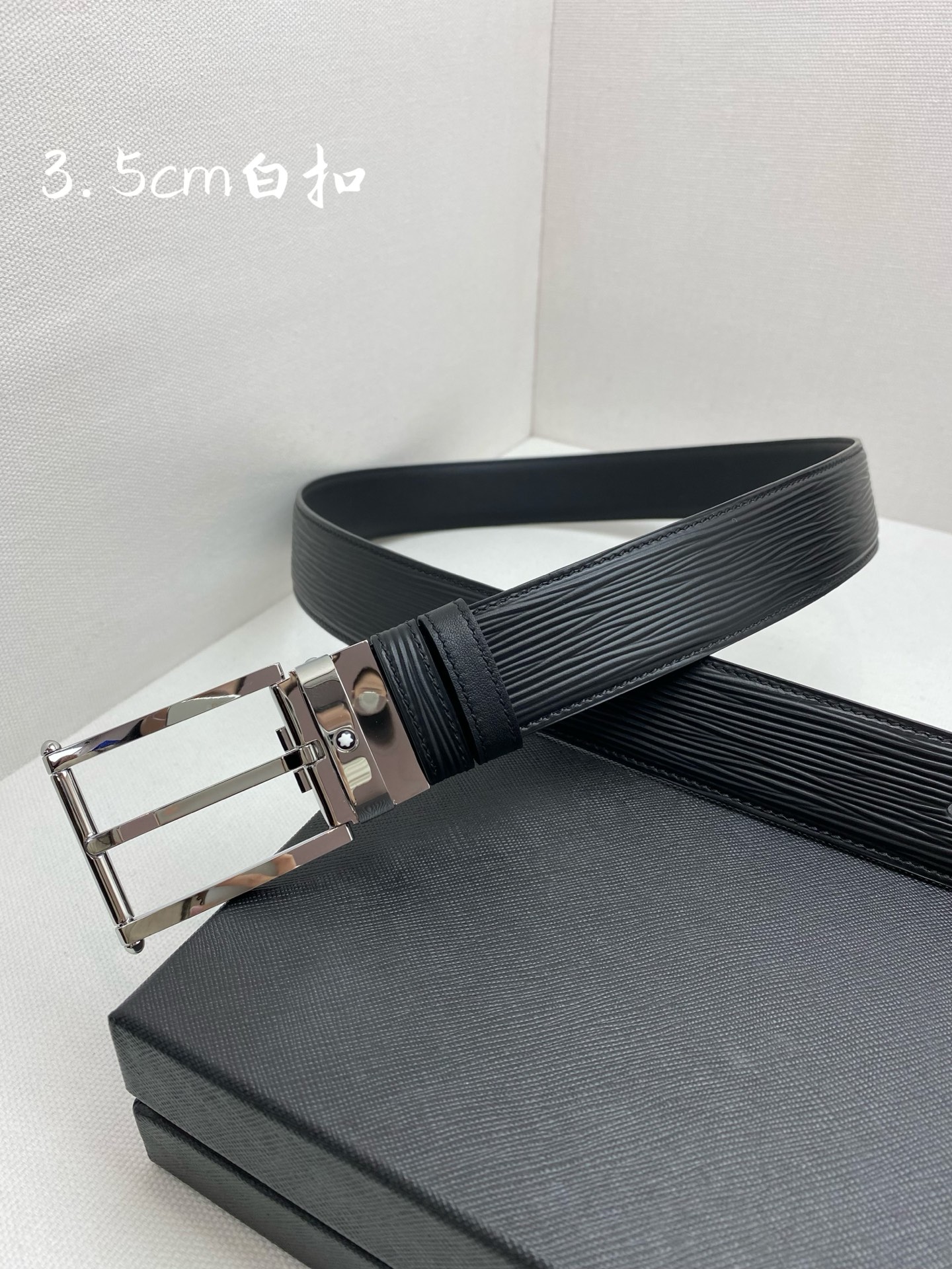 Montblanc万宝龙 宽3.5cm 采用头层牛皮 精品针式扣头 自由裁剪商务休闲皮带