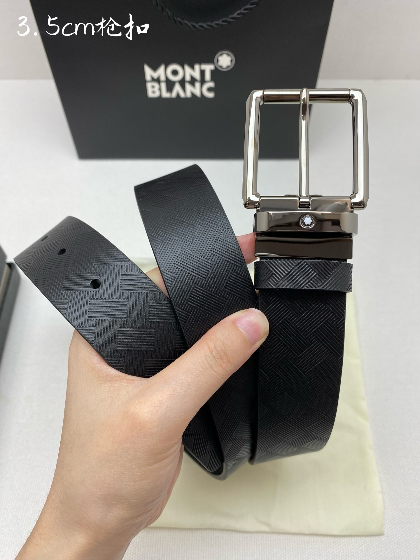 Montblanc万宝龙 宽3.5cm 采用头层牛皮 精品针式扣头 自由裁剪商务休闲皮带