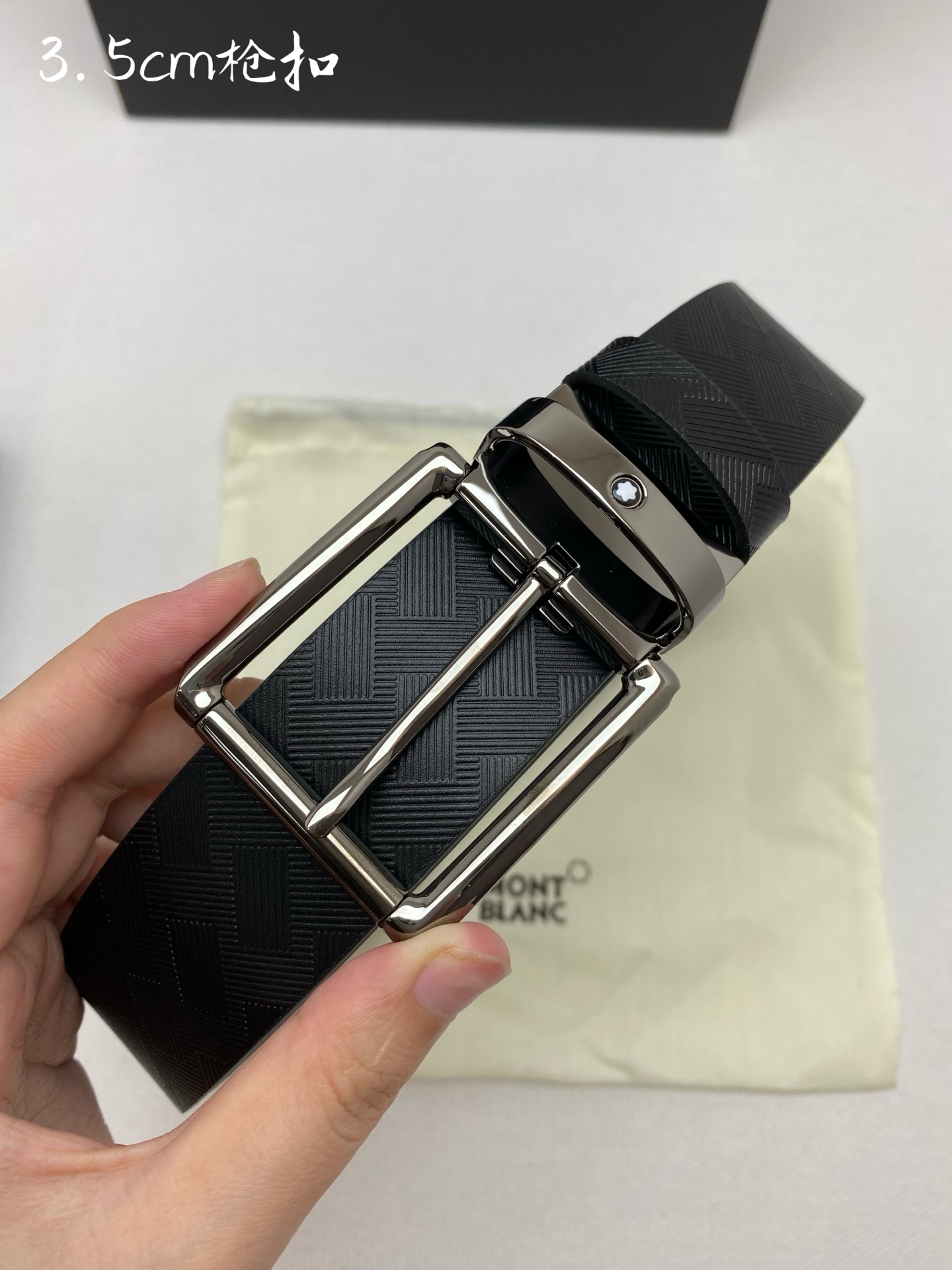 Montblanc万宝龙 宽3.5cm 采用头层牛皮 精品针式扣头 自由裁剪商务休闲皮带
