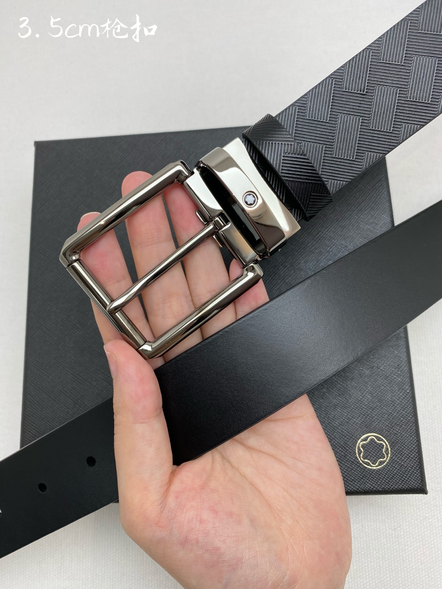 Montblanc万宝龙 宽3.5cm 采用头层牛皮 精品针式扣头 自由裁剪商务休闲皮带