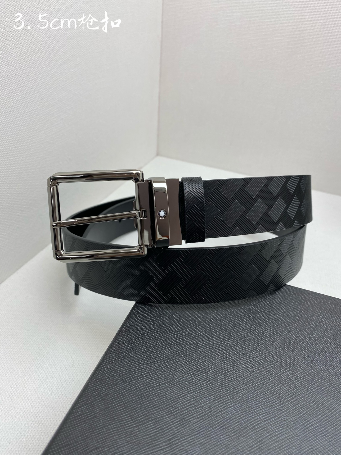 Montblanc万宝龙 宽3.5cm 采用头层牛皮 精品针式扣头 自由裁剪商务休闲皮带