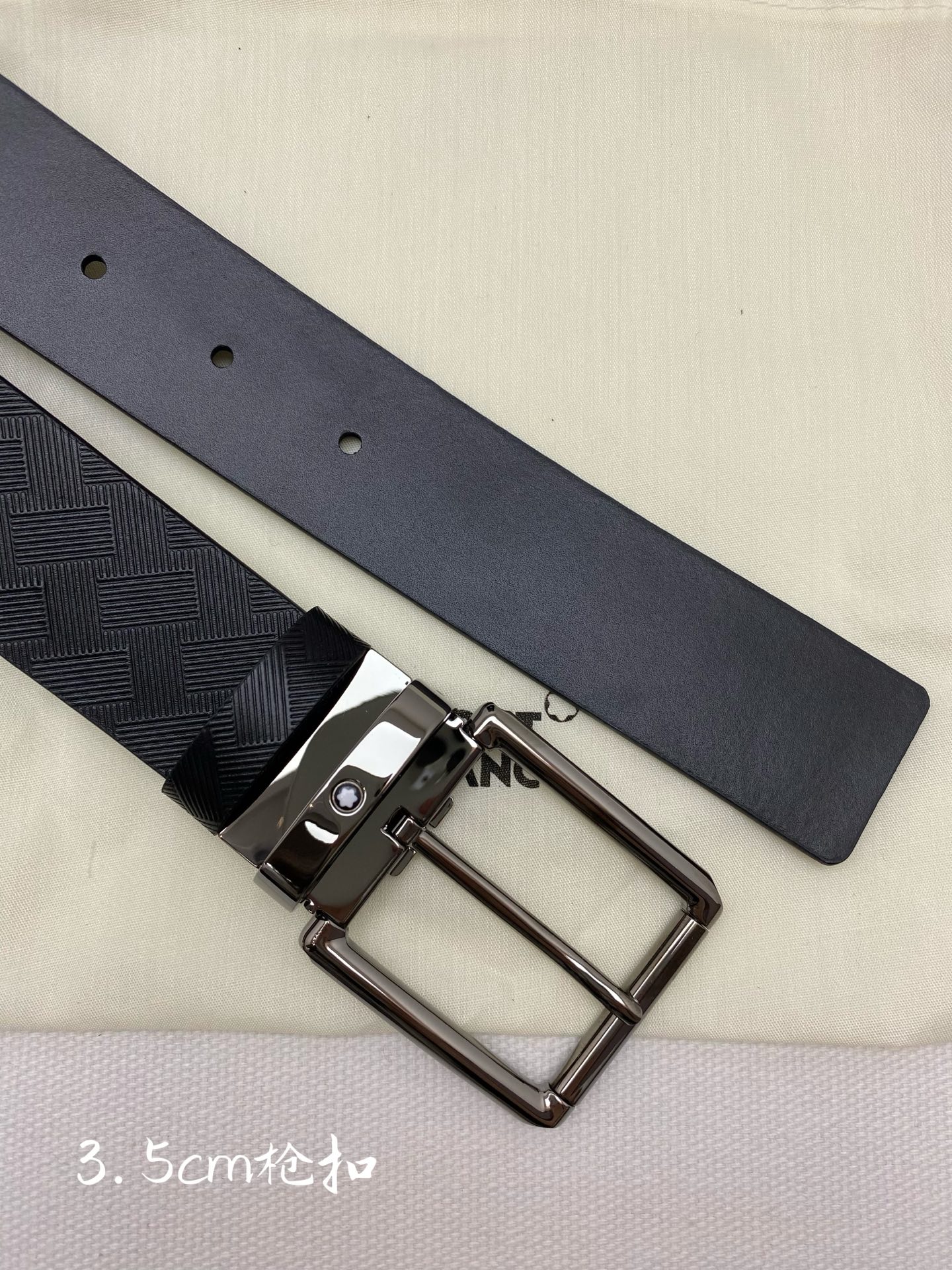 Montblanc万宝龙 宽3.5cm 采用头层牛皮 精品针式扣头 自由裁剪商务休闲皮带