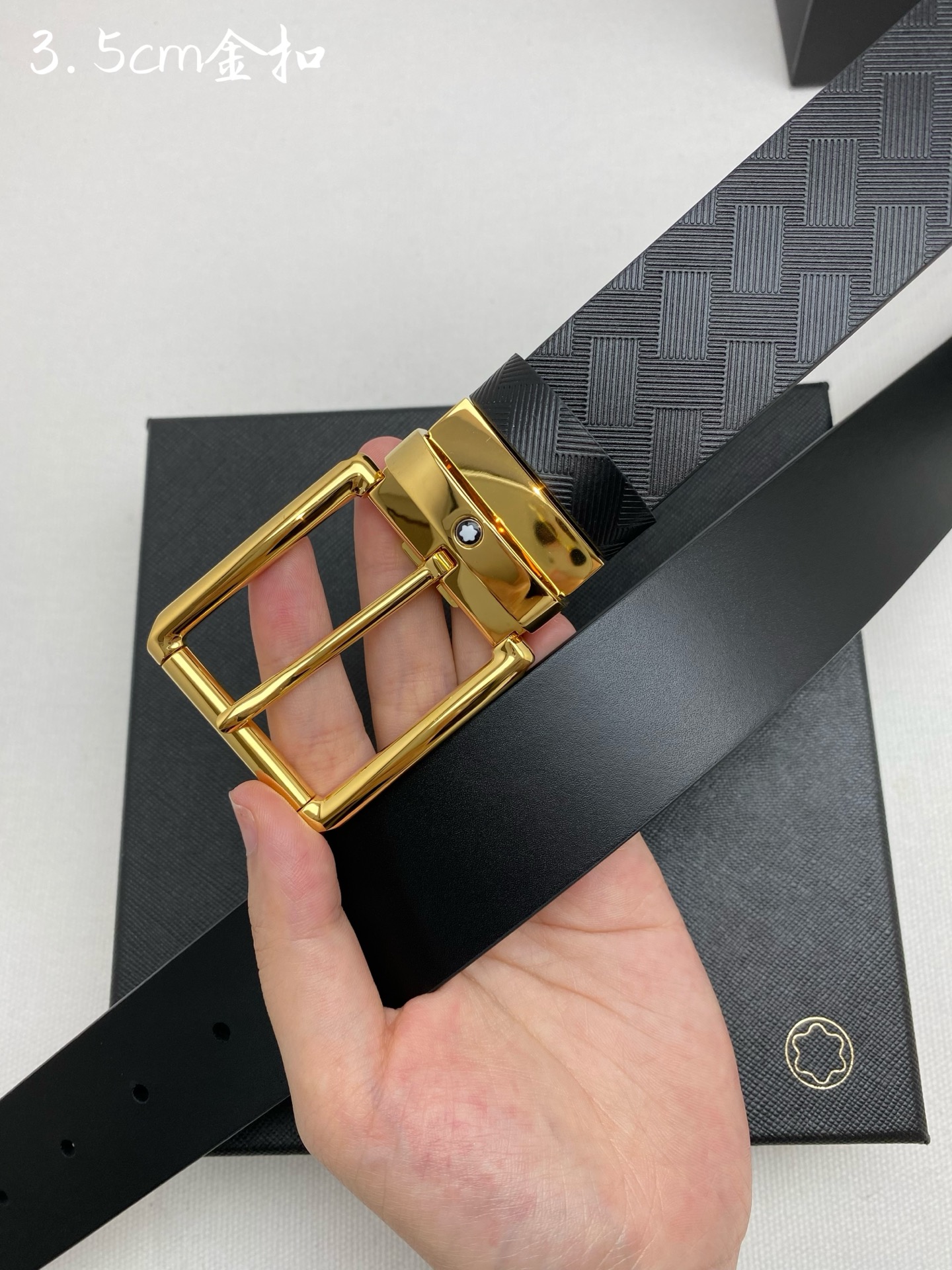 Montblanc万宝龙 宽3.5cm 采用头层牛皮 精品针式扣头 自由裁剪商务休闲皮带