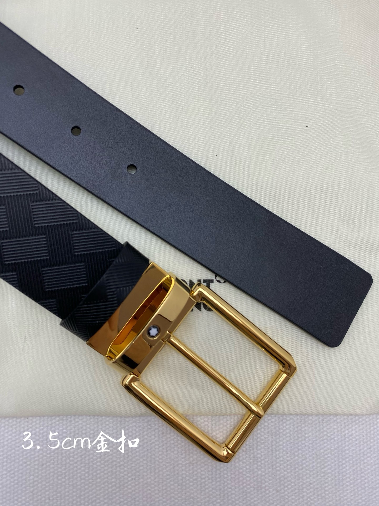 Montblanc万宝龙 宽3.5cm 采用头层牛皮 精品针式扣头 自由裁剪商务休闲皮带