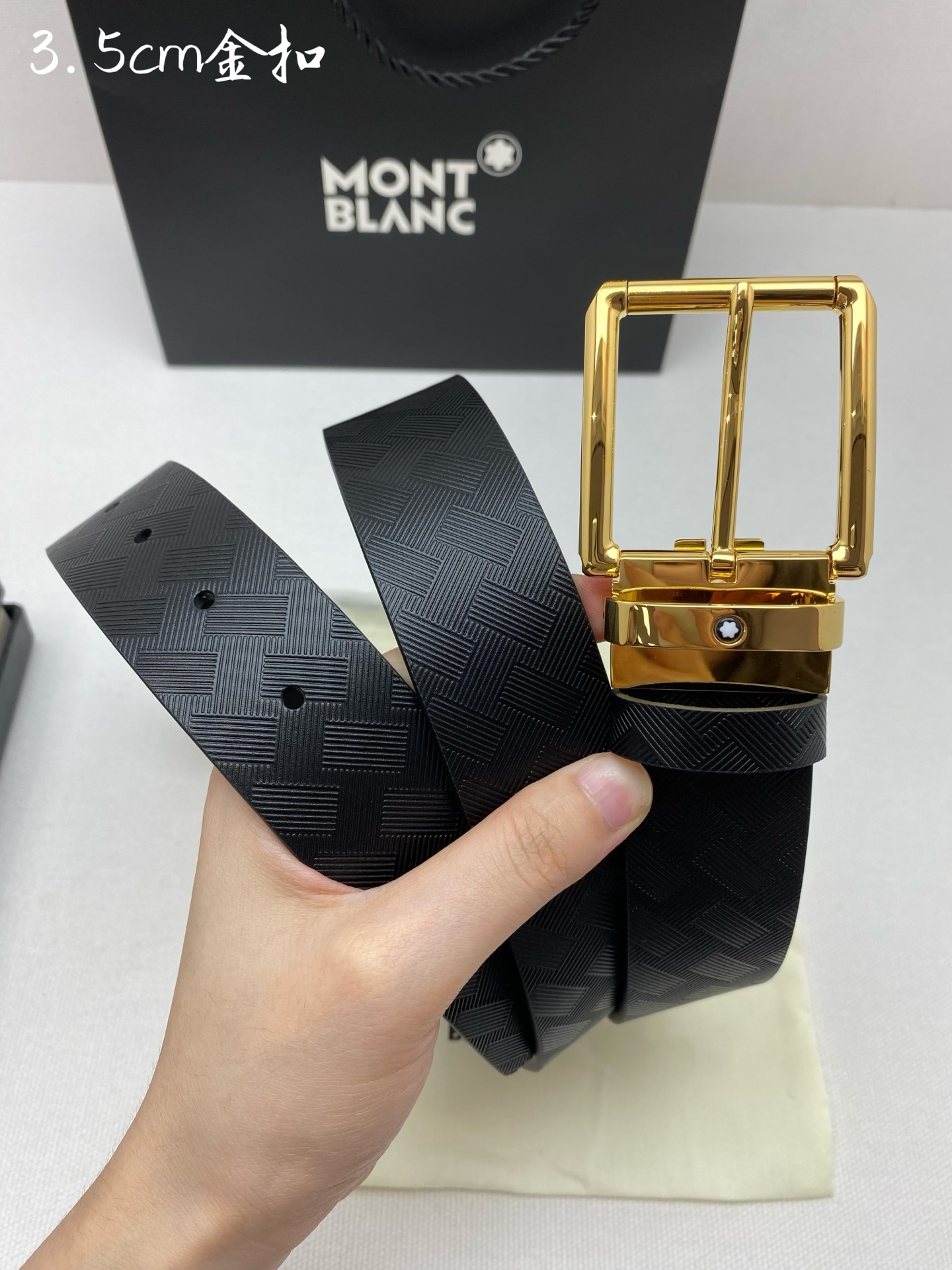Montblanc万宝龙 宽3.5cm 采用头层牛皮 精品针式扣头 自由裁剪商务休闲皮带