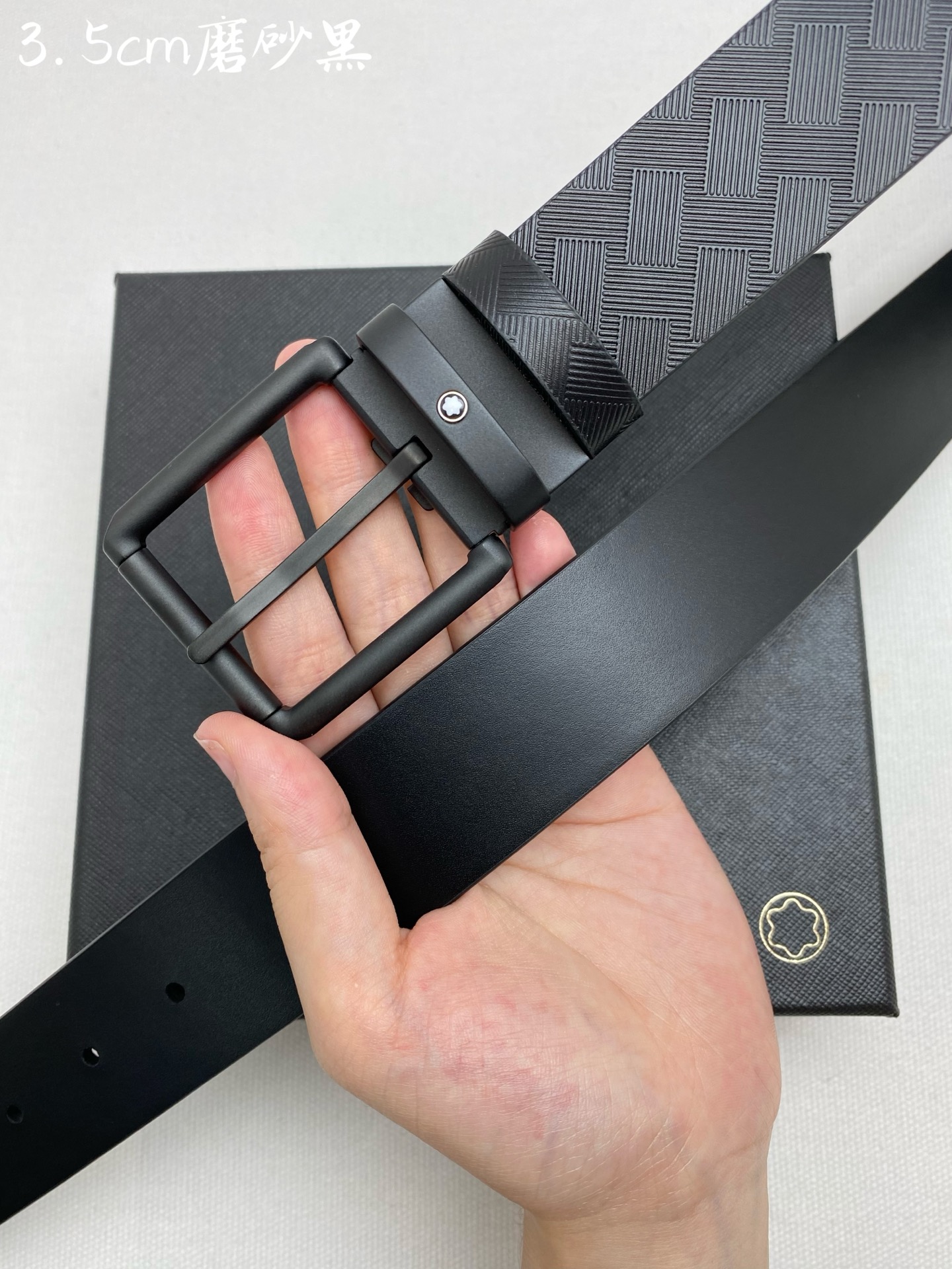 Montblanc万宝龙 宽3.5cm 采用头层牛皮 精品针式扣头 自由裁剪商务休闲皮带