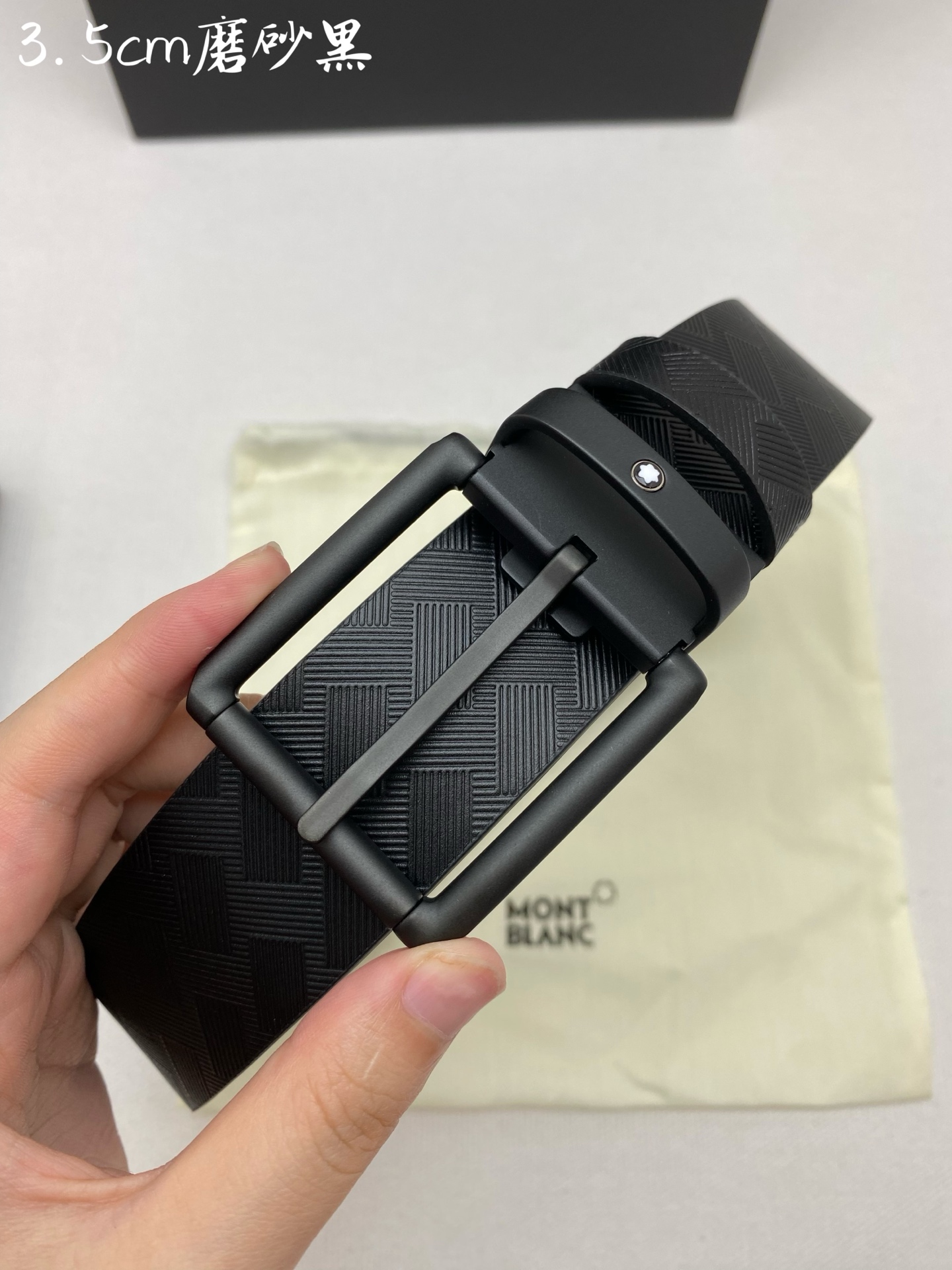 Montblanc万宝龙 宽3.5cm 采用头层牛皮 精品针式扣头 自由裁剪商务休闲皮带
