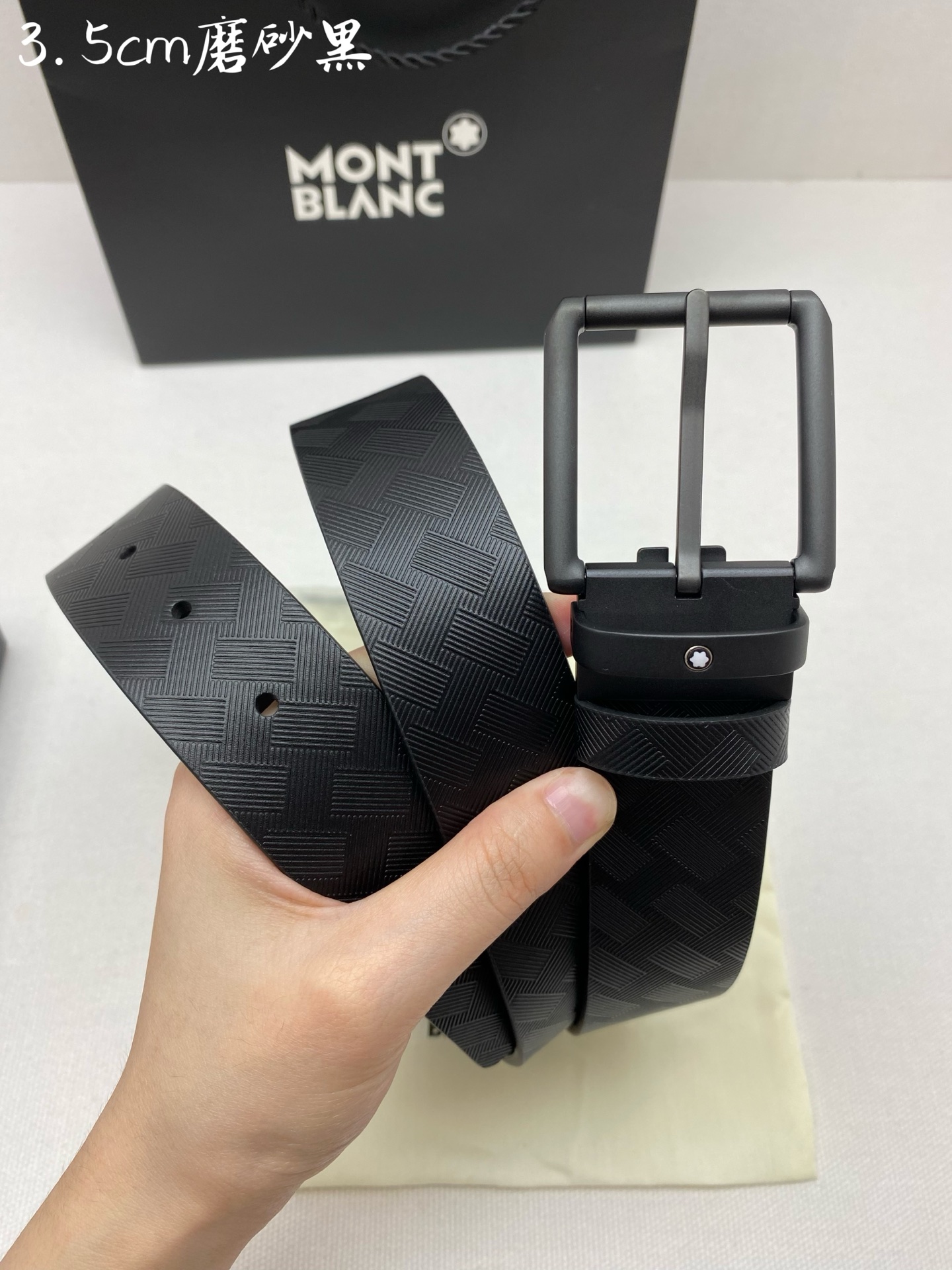 Montblanc万宝龙 宽3.5cm 采用头层牛皮 精品针式扣头 自由裁剪商务休闲皮带