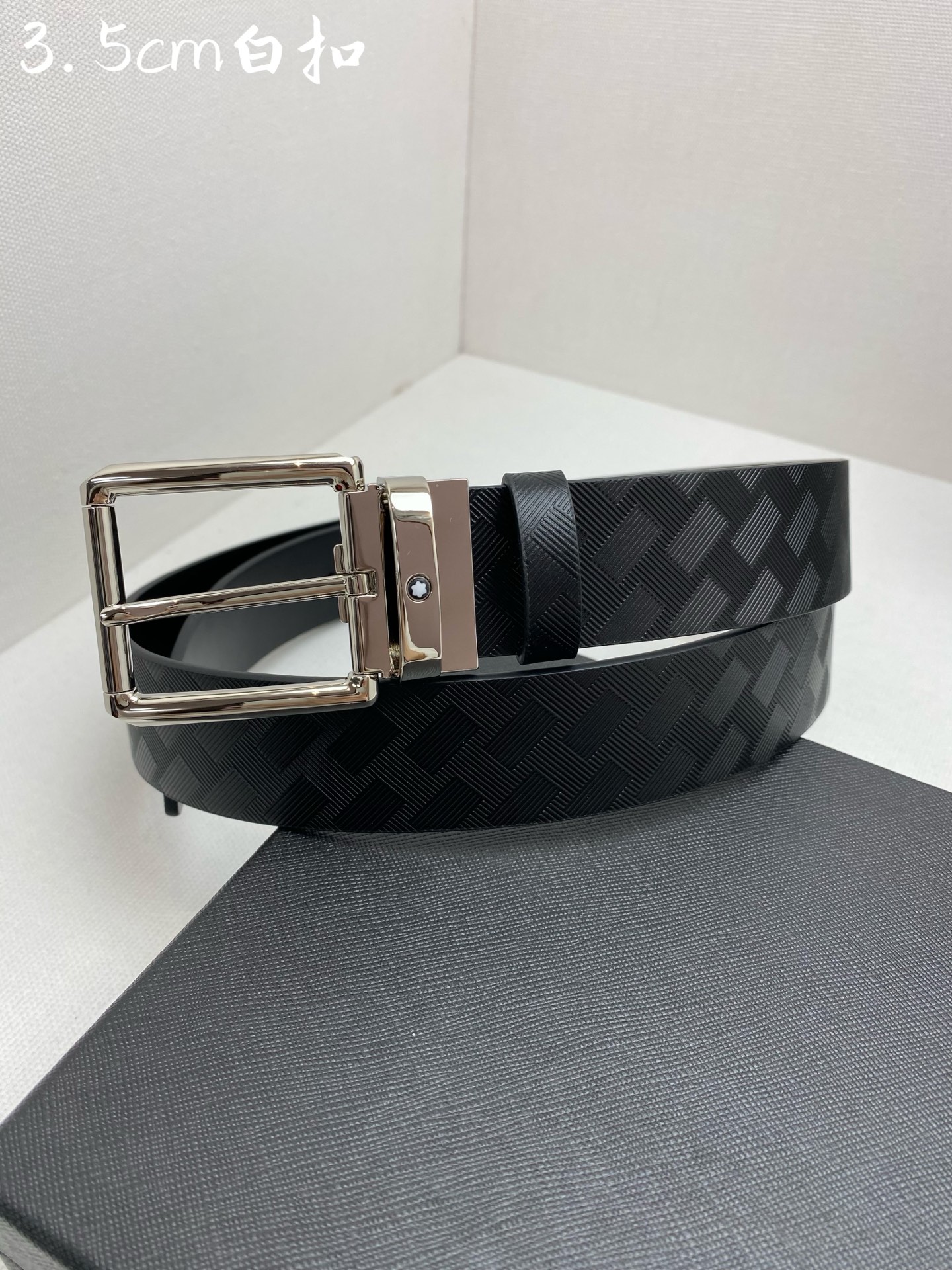 Montblanc万宝龙 宽3.5cm 采用头层牛皮 精品针式扣头 自由裁剪商务休闲皮带