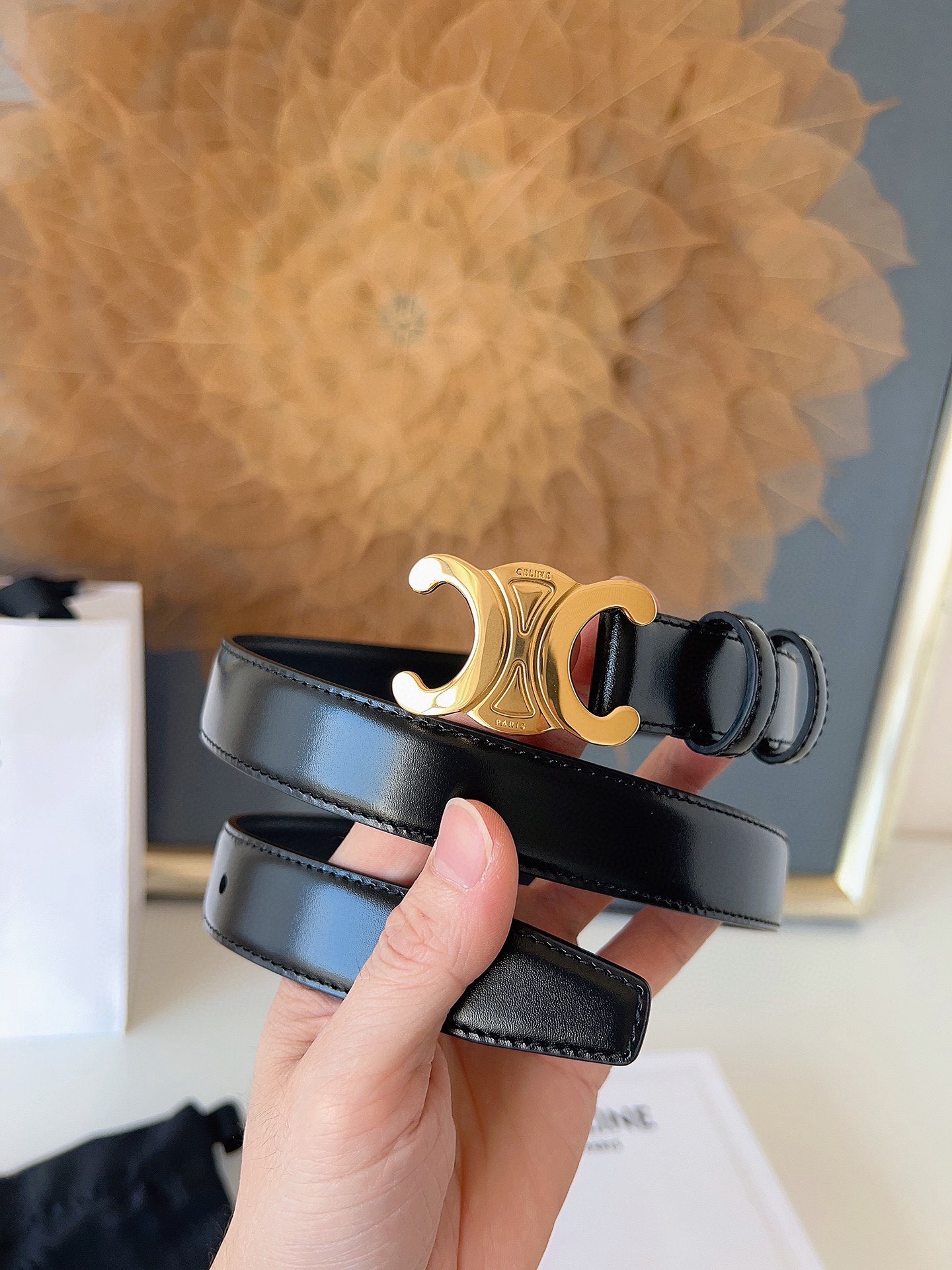 NO:763819,Same style as at CELINE (Celine) counter, 2.5cm wide, belt made of original first-layer calfskin, counter version gilt, low-key luxury, belt, celine, celine, cowhide19860909CELINE（赛琳）专柜同款 宽2.5cm 腰带原版头层小牛皮精制而成,专柜对版鎏金 低调奢华,,皮带,celine,celine,cowhide,Belt