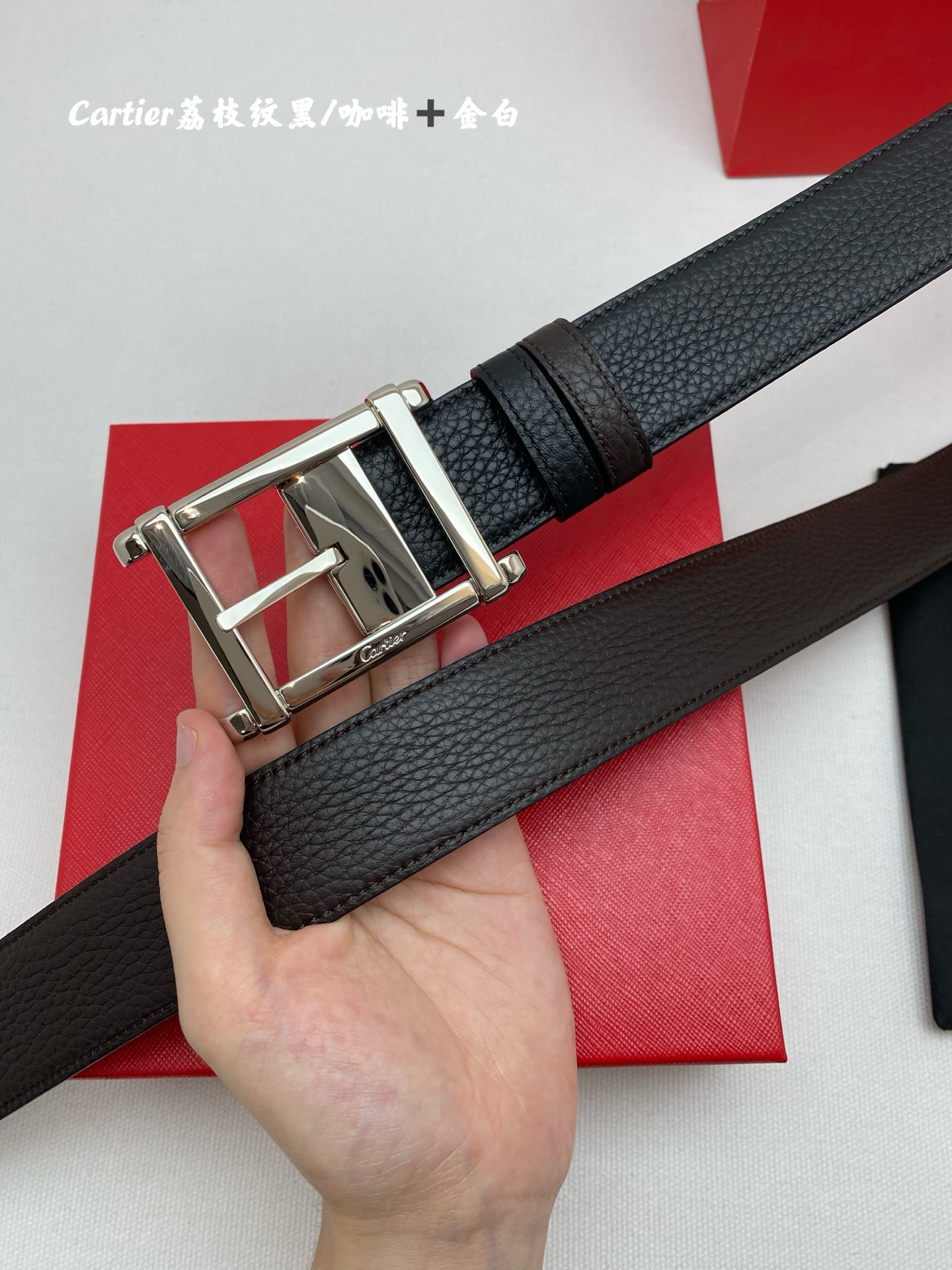 Двусторонний кожаный ремень с пряжкой Cartier