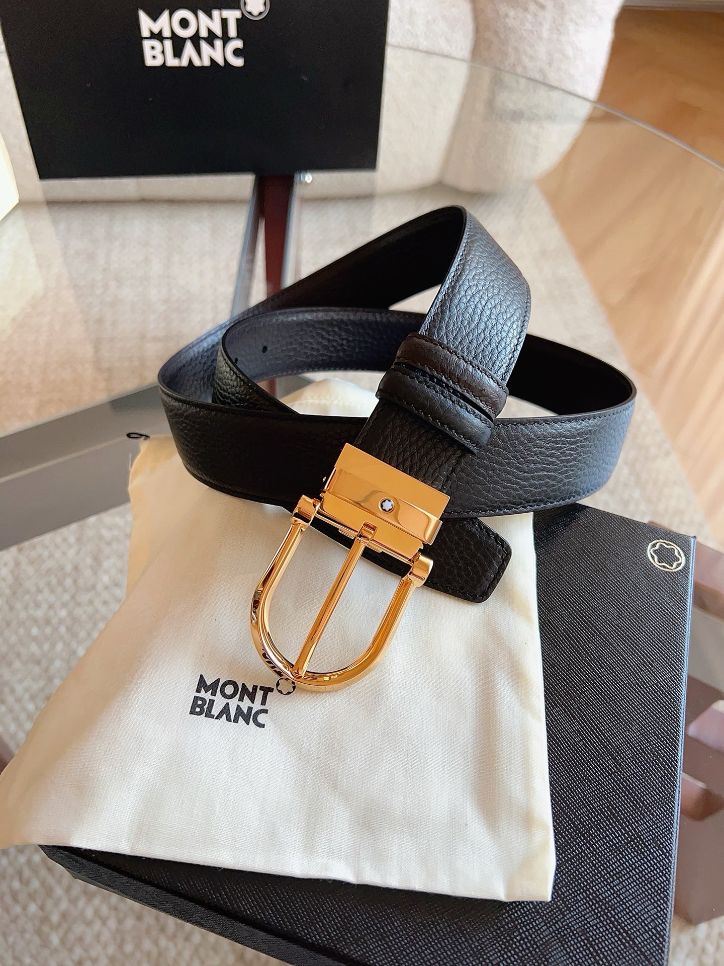 Montblanc万宝龙 宽3.5cm 采用头层牛皮 精品针式扣头 自由裁剪商务休闲皮带