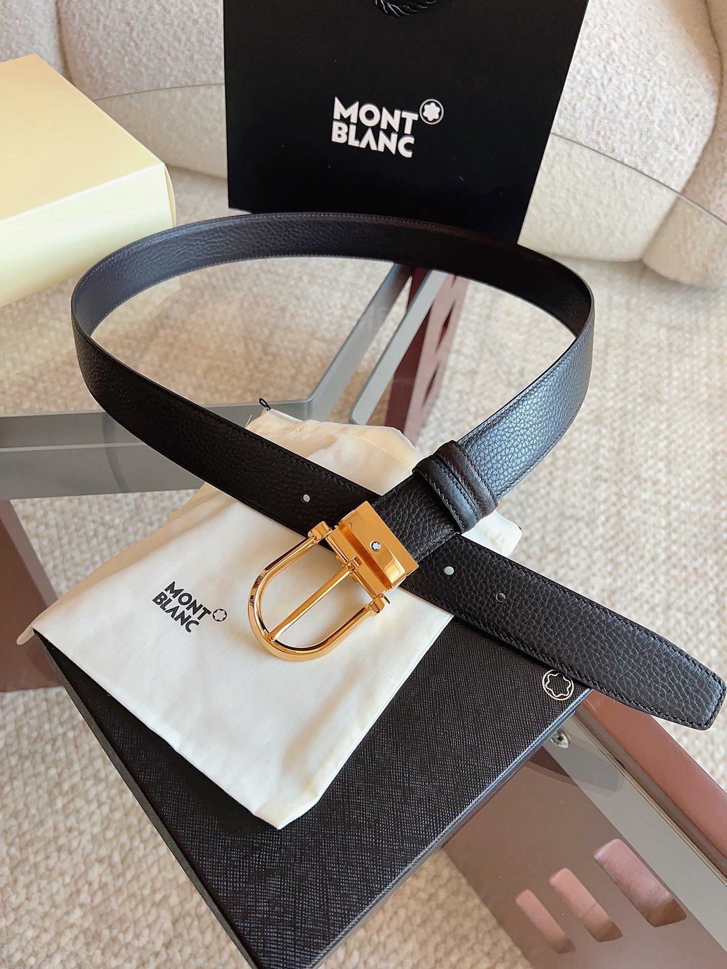 Montblanc万宝龙 宽3.5cm 采用头层牛皮 精品针式扣头 自由裁剪商务休闲皮带