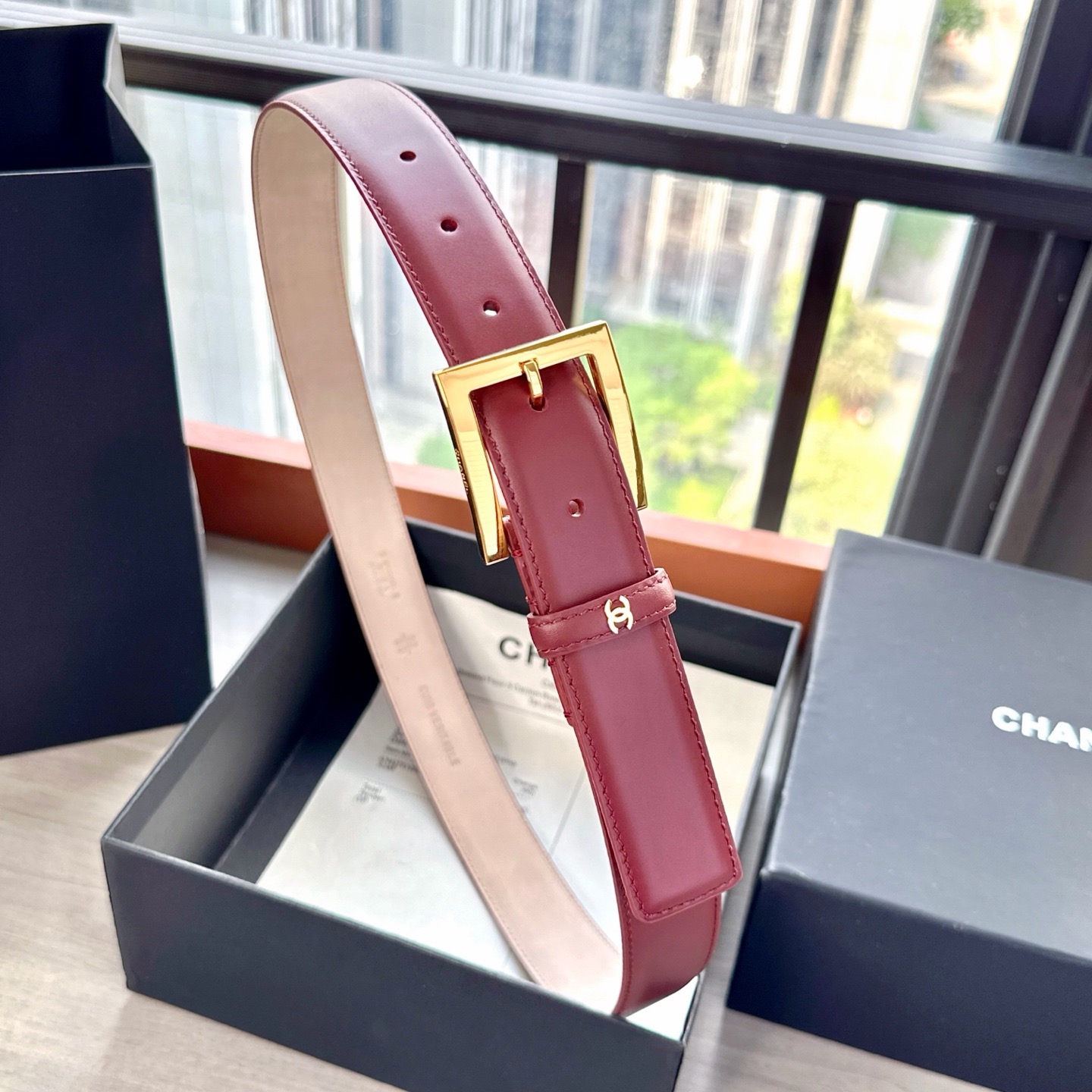 香奈儿 原单货品 宽度3.0CM 双面原厂小牛皮，皮质柔软 细腻，手感好。多种扣头可选 ，精细做工。上身效果非常好