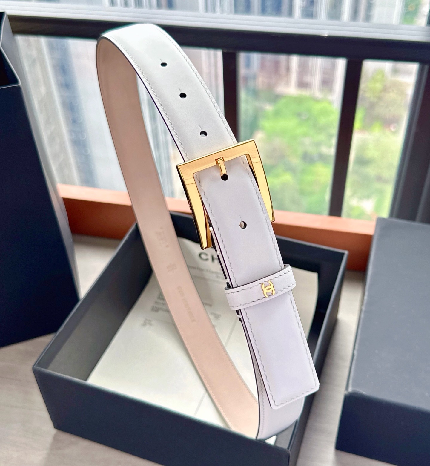 香奈儿 原单货品 宽度3.0CM 双面原厂小牛皮，皮质柔软 细腻，手感好。多种扣头可选 ，精细做工。上身效果非常好
