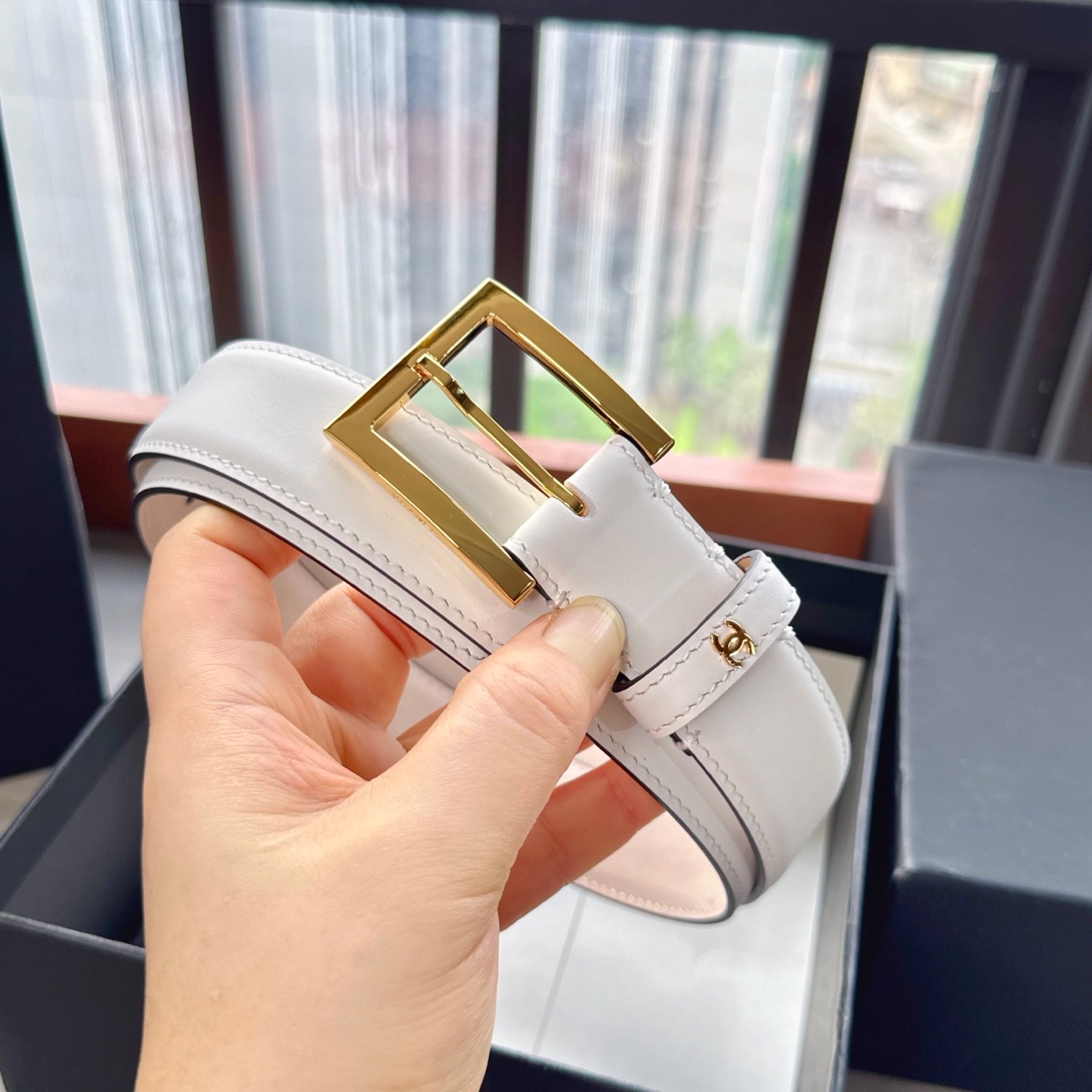香奈儿 原单货品 宽度3.0CM 双面原厂小牛皮，皮质柔软 细腻，手感好。多种扣头可选 ，精细做工。上身效果非常好
