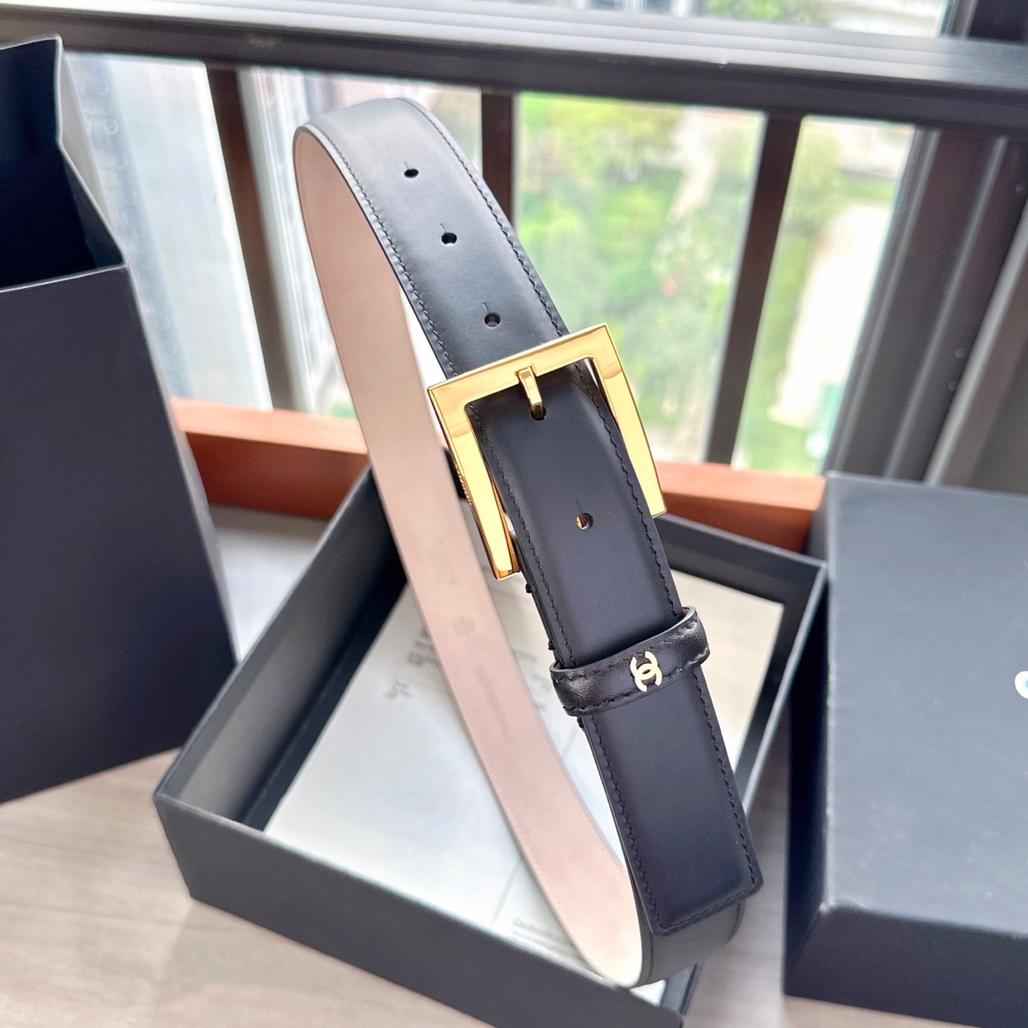香奈儿 原单货品 宽度3.0CM 双面原厂小牛皮，皮质柔软 细腻，手感好。多种扣头可选 ，精细做工。上身效果非常好