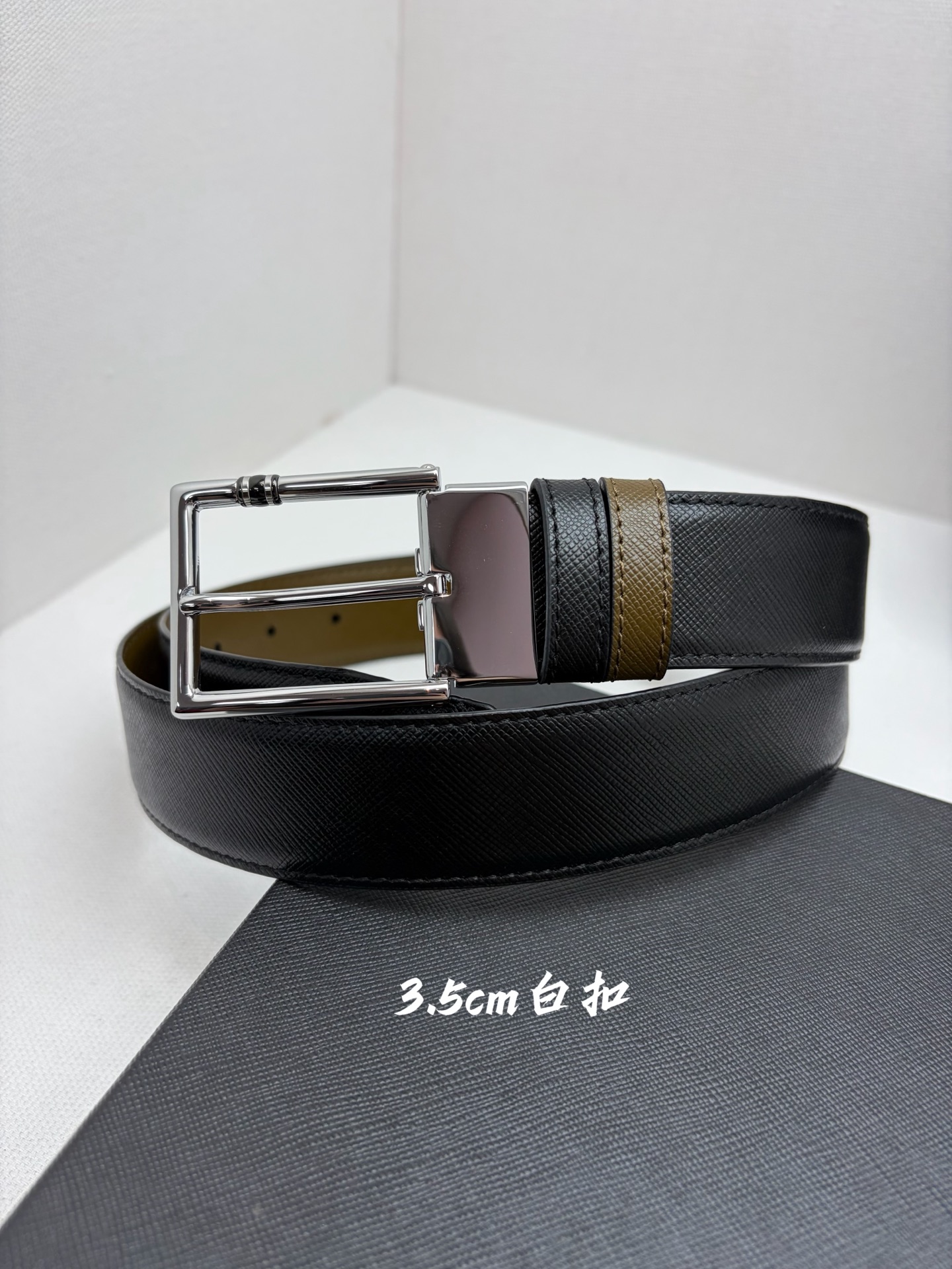 Montblanc万宝龙 宽3.5cm 采用头层牛皮 精品针式扣头 自由裁剪商务休闲皮带