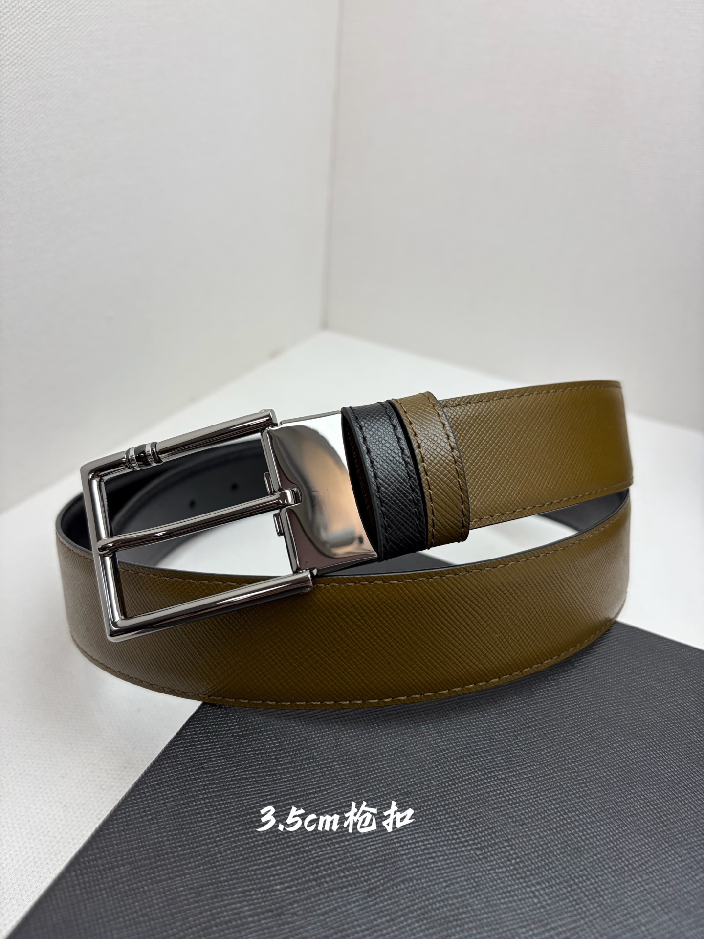 Montblanc万宝龙 宽3.5cm 采用头层牛皮 精品针式扣头 自由裁剪商务休闲皮带