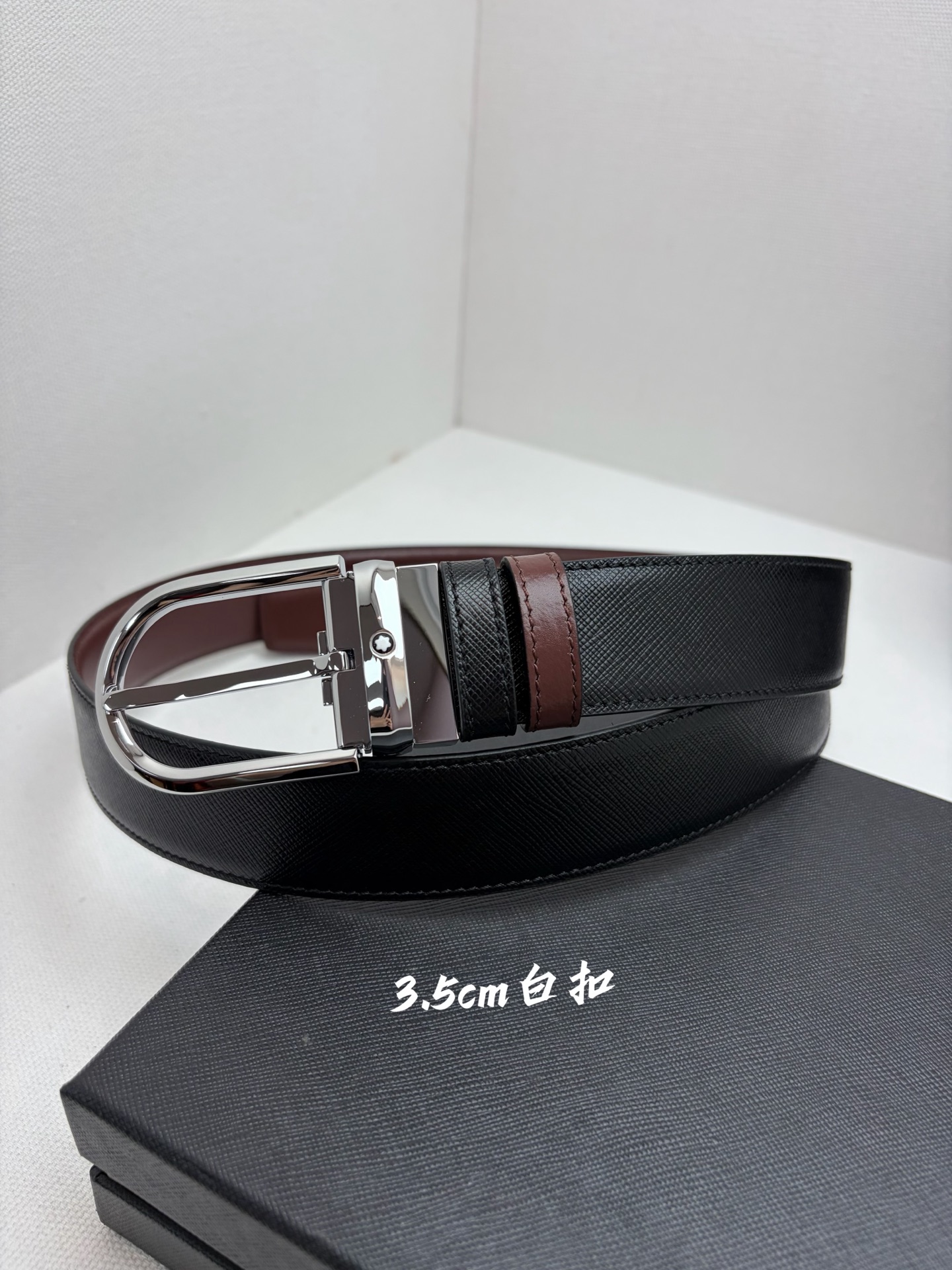 Montblanc万宝龙 宽3.5cm 采用头层牛皮 精品针式扣头 自由裁剪商务休闲皮带