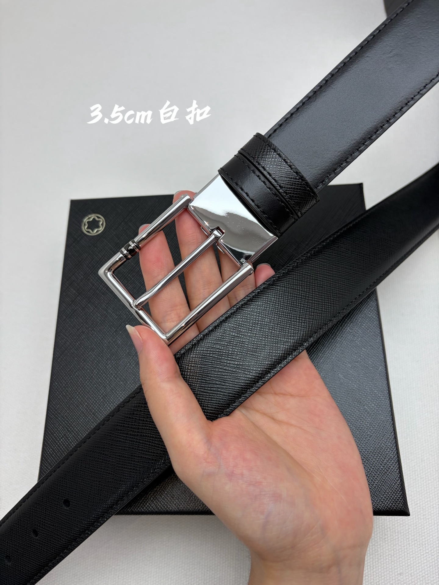 Montblanc万宝龙 宽3.5cm 采用头层牛皮 精品针式扣头 自由裁剪商务休闲皮带