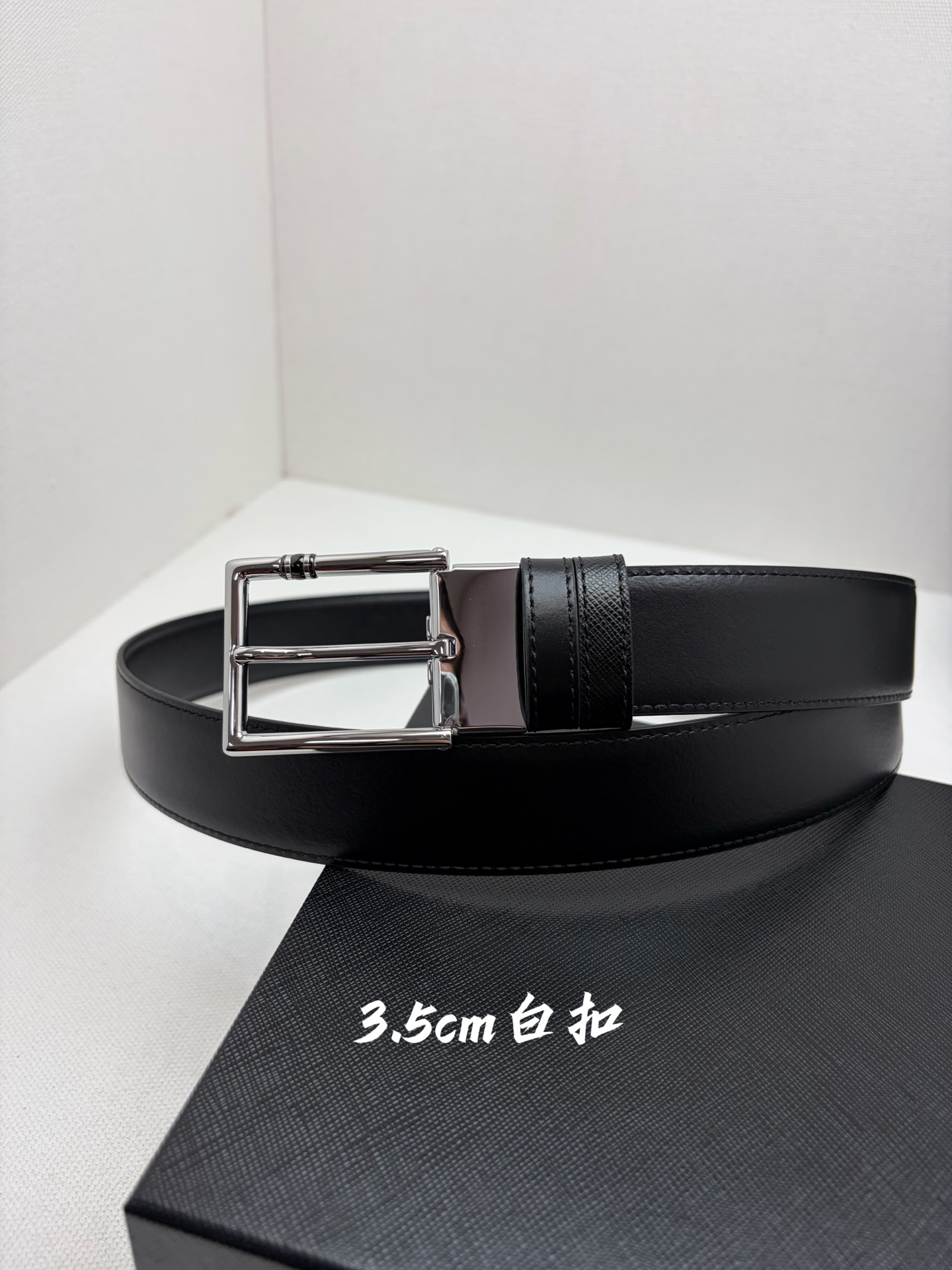 Montblanc万宝龙 宽3.5cm 采用头层牛皮 精品针式扣头 自由裁剪商务休闲皮带