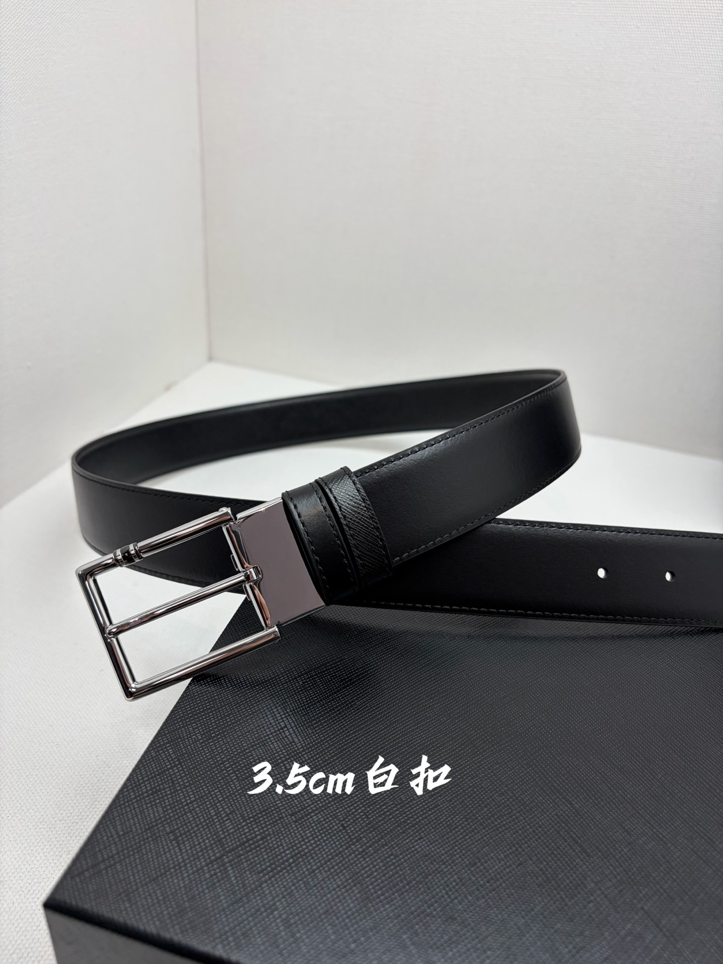 Montblanc万宝龙 宽3.5cm 采用头层牛皮 精品针式扣头 自由裁剪商务休闲皮带