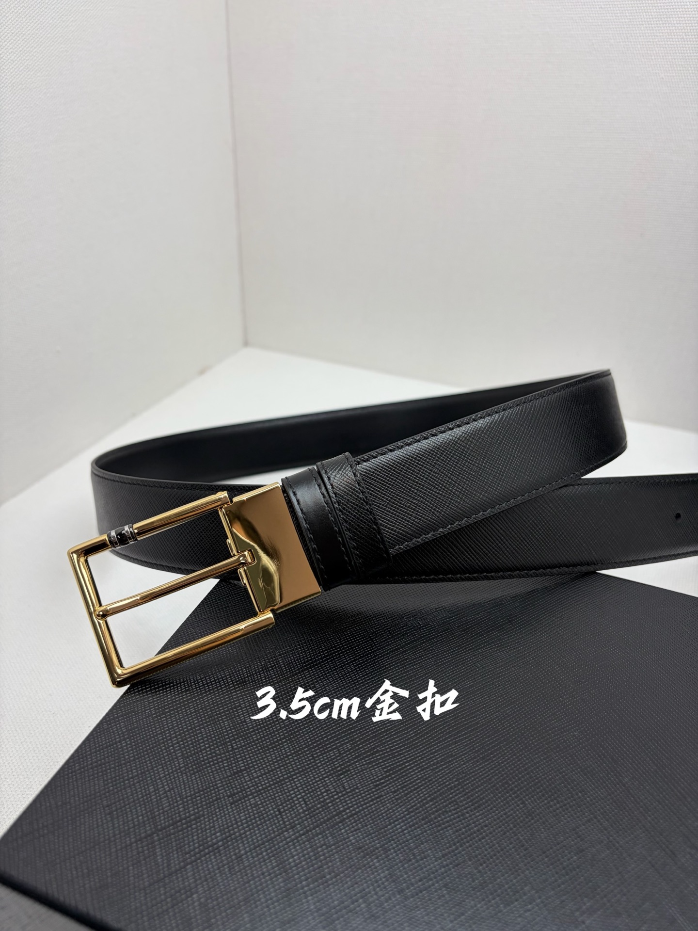 Montblanc万宝龙 宽3.5cm 采用头层牛皮 精品针式扣头 自由裁剪商务休闲皮带