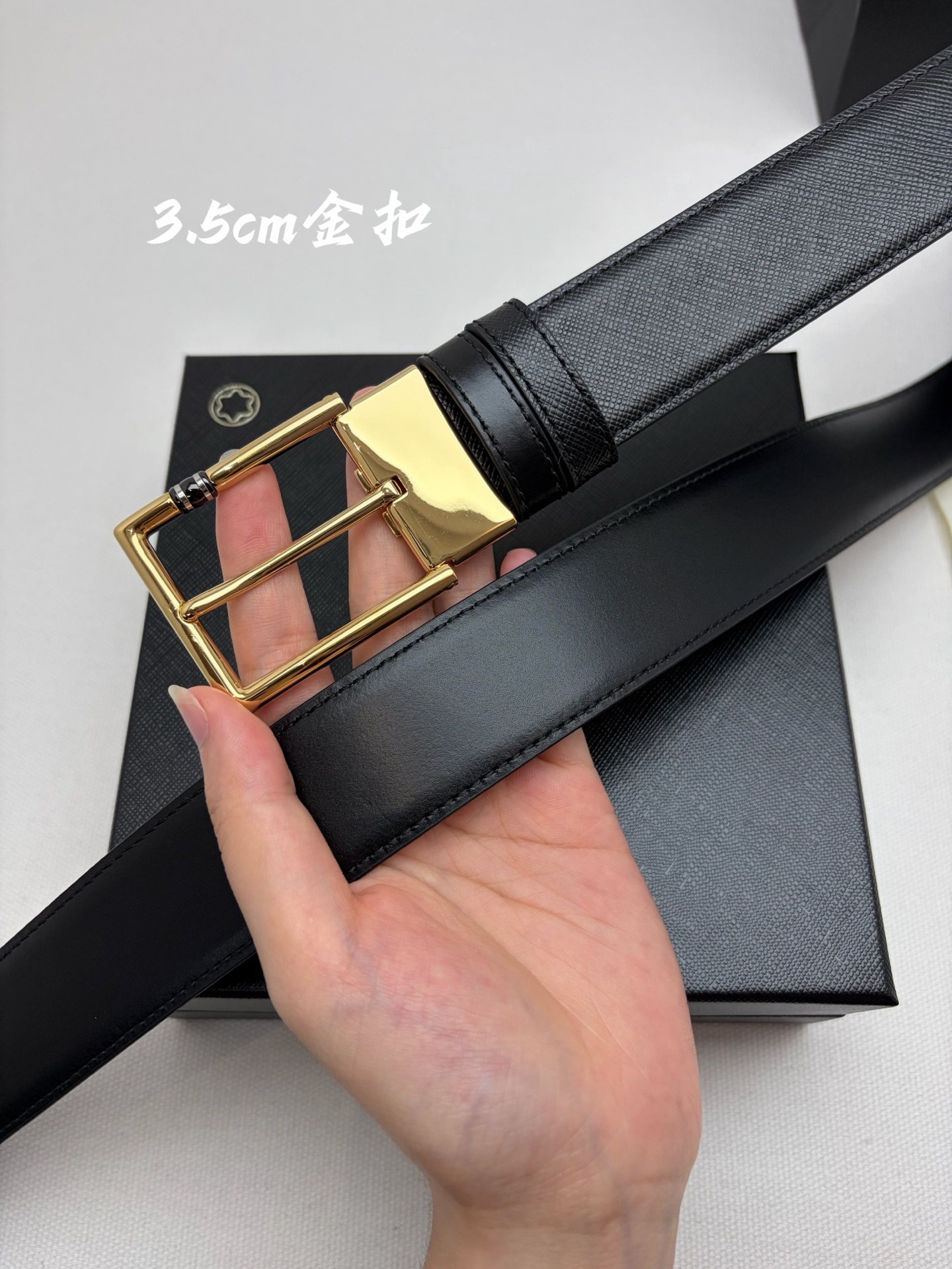 Montblanc万宝龙 宽3.5cm 采用头层牛皮 精品针式扣头 自由裁剪商务休闲皮带