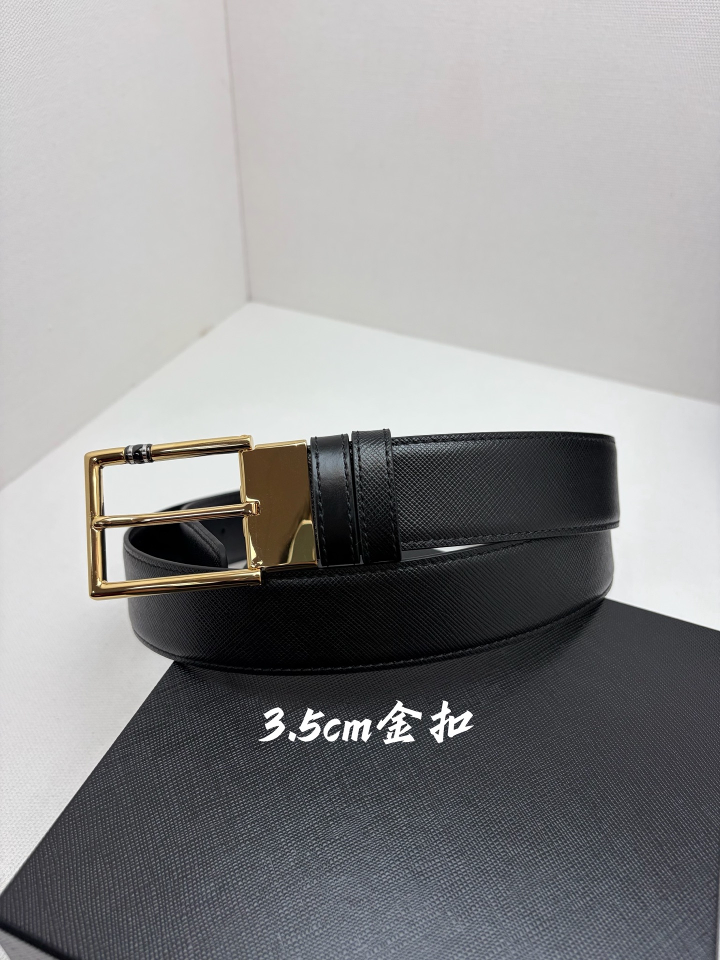 Montblanc万宝龙 宽3.5cm 采用头层牛皮 精品针式扣头 自由裁剪商务休闲皮带