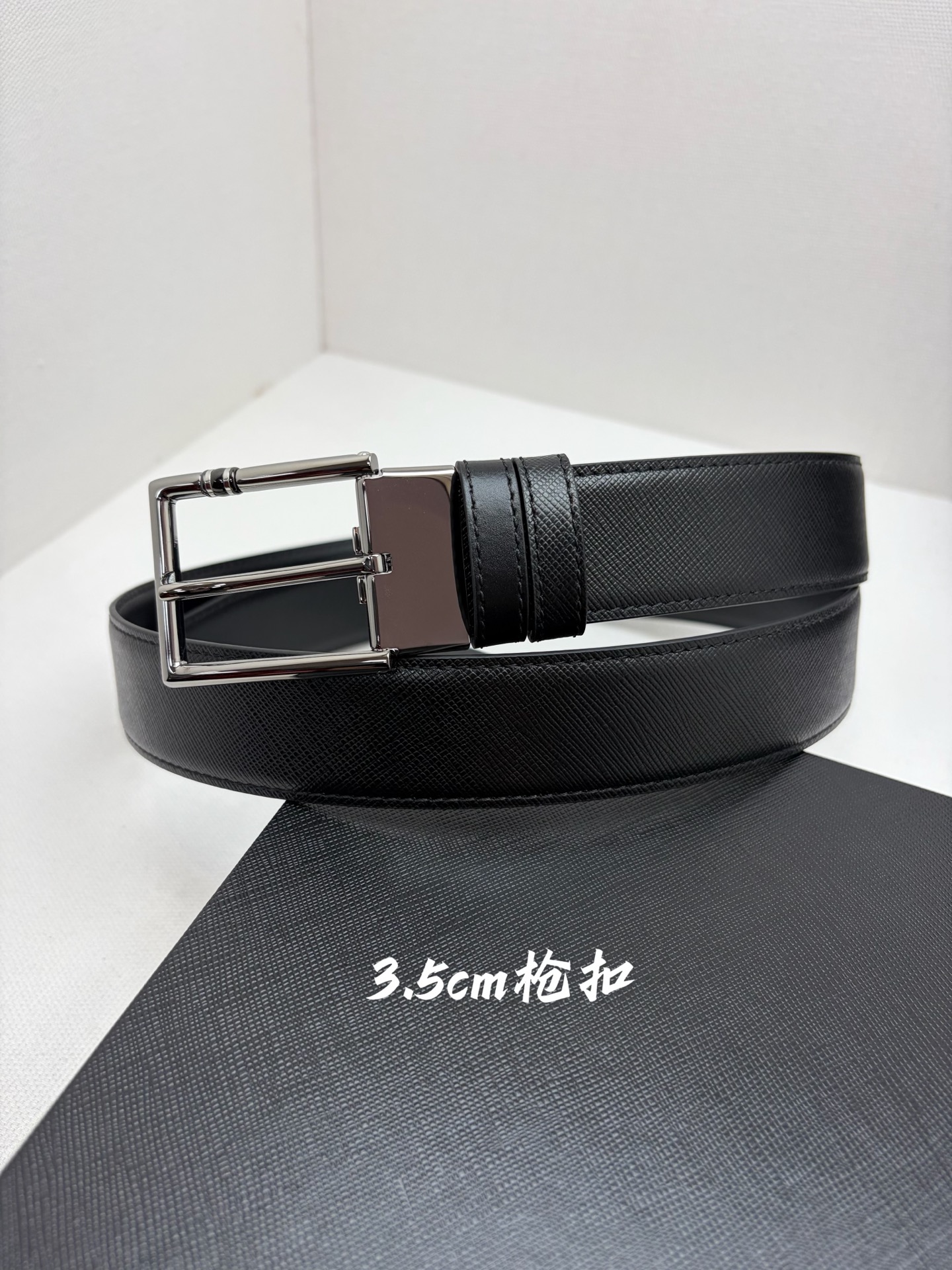 Montblanc万宝龙 宽3.5cm 采用头层牛皮 精品针式扣头 自由裁剪商务休闲皮带