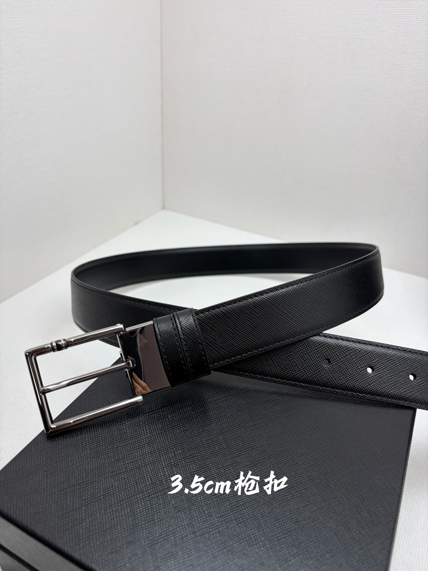 Montblanc万宝龙 宽3.5cm 采用头层牛皮 精品针式扣头 自由裁剪商务休闲皮带