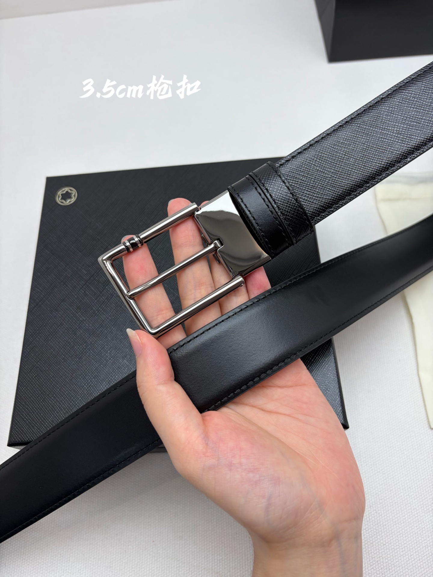Montblanc万宝龙 宽3.5cm 采用头层牛皮 精品针式扣头 自由裁剪商务休闲皮带