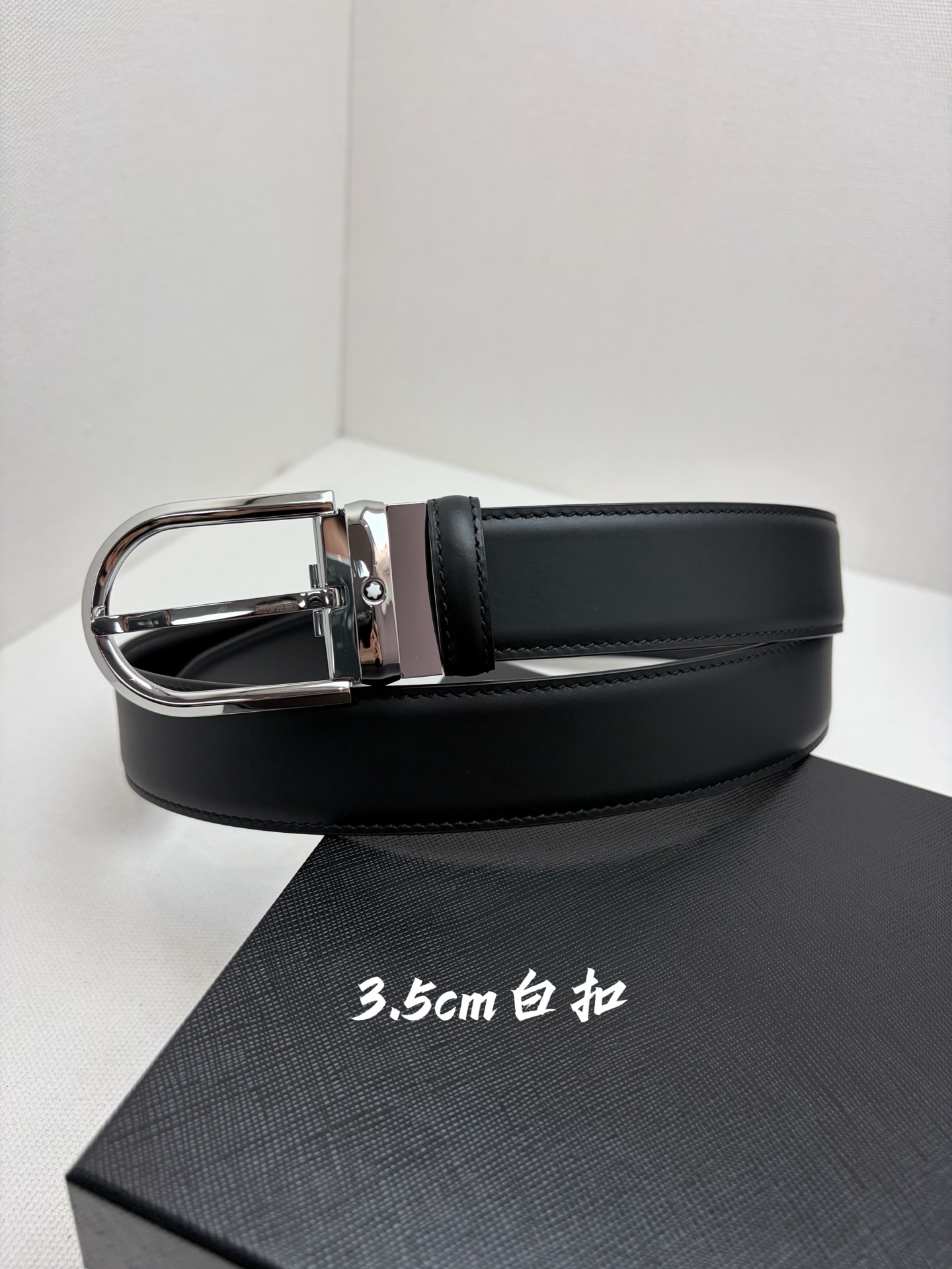 Montblanc万宝龙 宽3.5cm 采用头层牛皮 精品针式扣头 自由裁剪商务休闲皮带