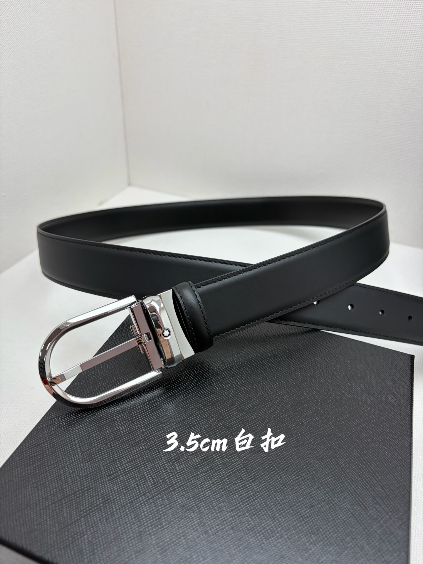 Montblanc万宝龙 宽3.5cm 采用头层牛皮 精品针式扣头 自由裁剪商务休闲皮带