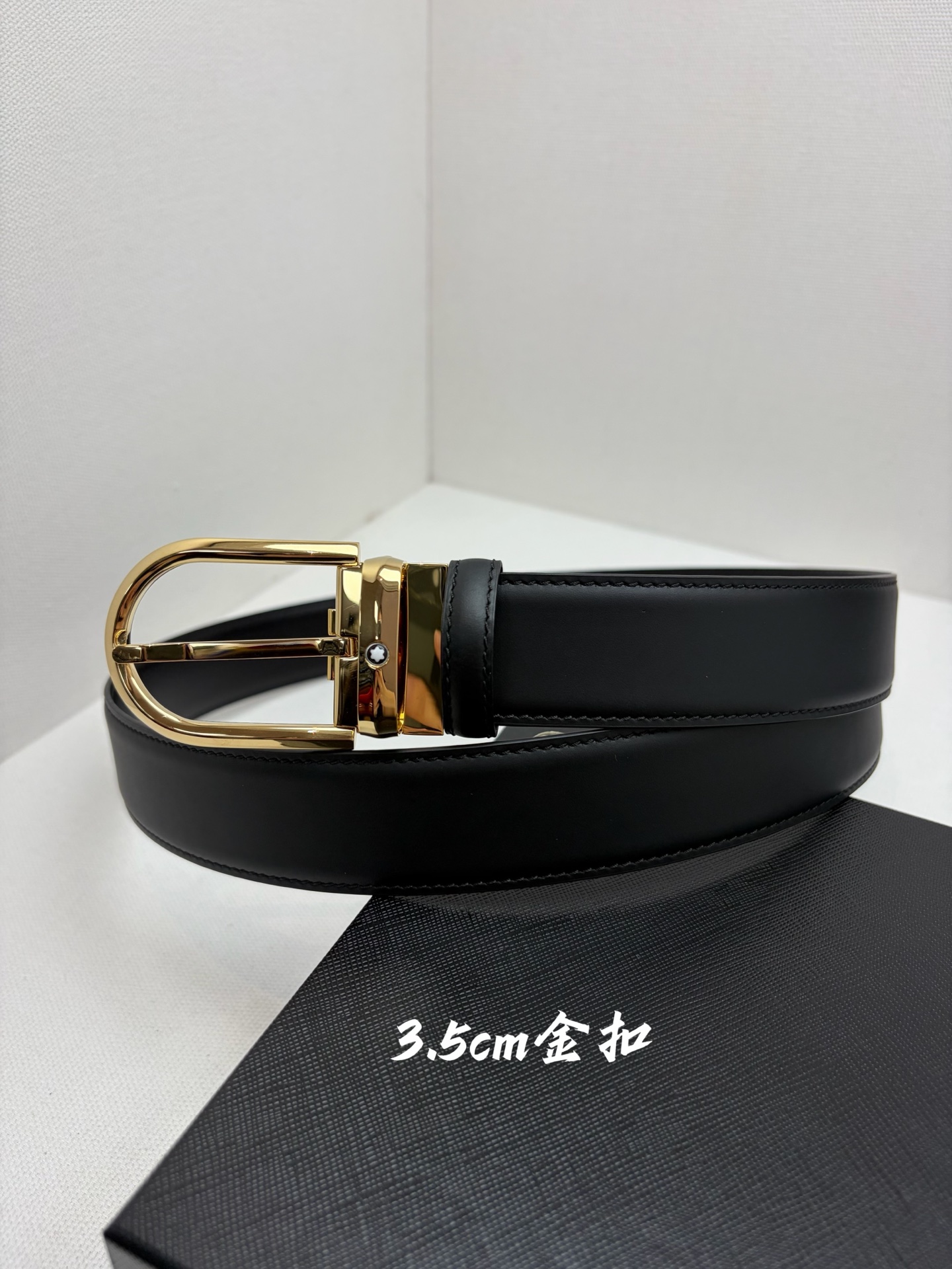 Montblanc万宝龙 宽3.5cm 采用头层牛皮 精品针式扣头 自由裁剪商务休闲皮带