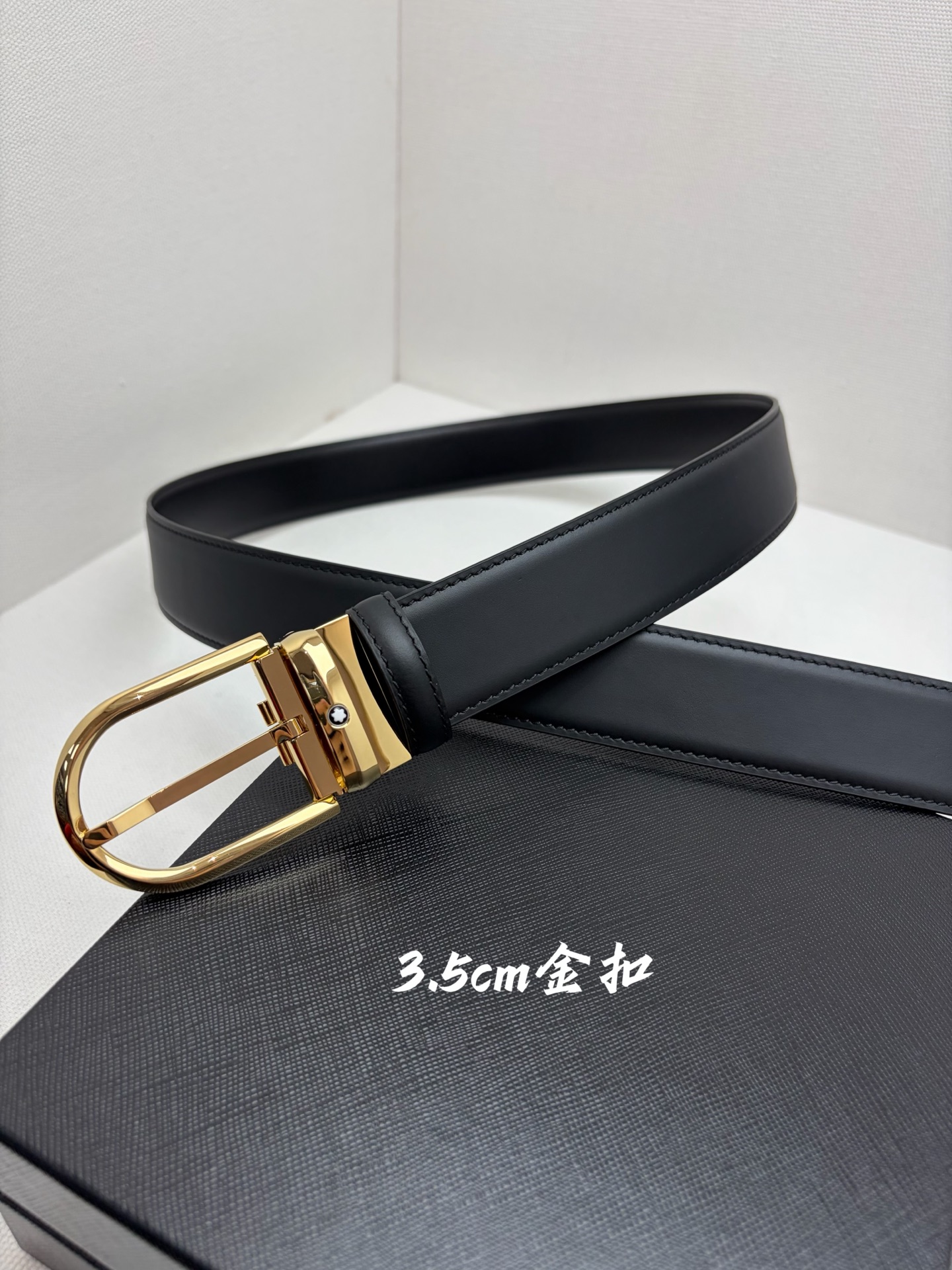 Montblanc万宝龙 宽3.5cm 采用头层牛皮 精品针式扣头 自由裁剪商务休闲皮带