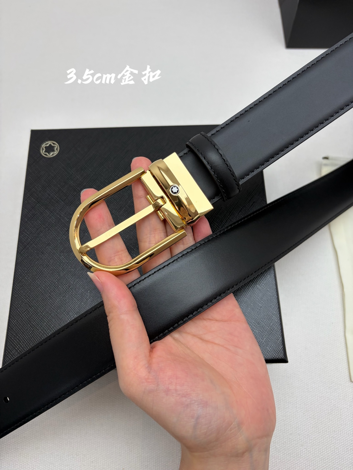 Montblanc万宝龙 宽3.5cm 采用头层牛皮 精品针式扣头 自由裁剪商务休闲皮带