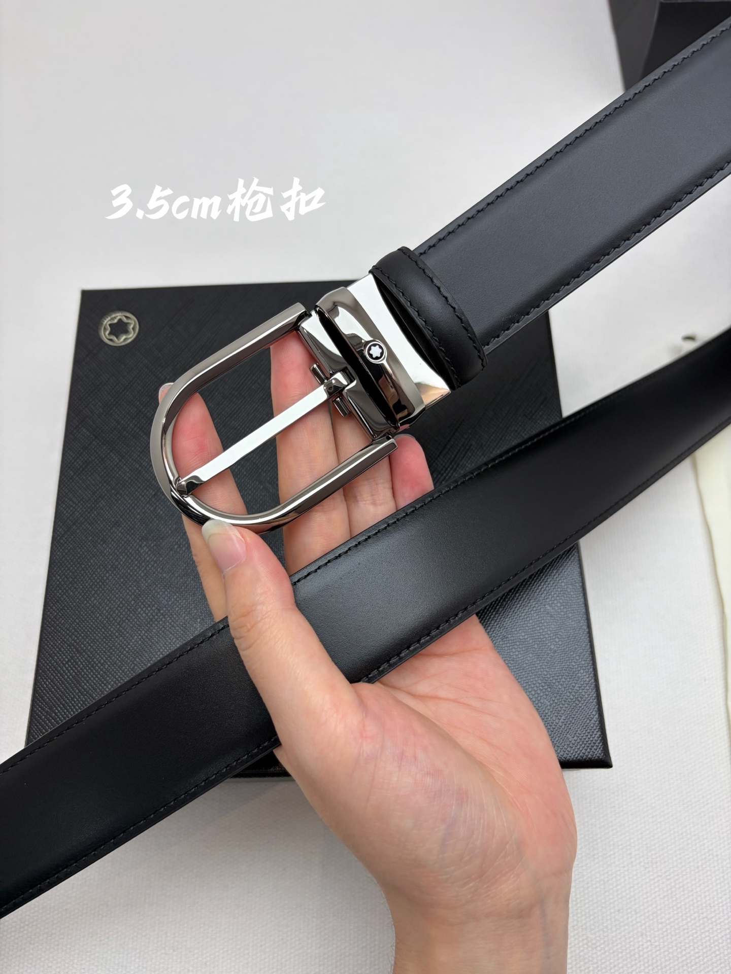 Montblanc万宝龙 宽3.5cm 采用头层牛皮 精品针式扣头 自由裁剪商务休闲皮带