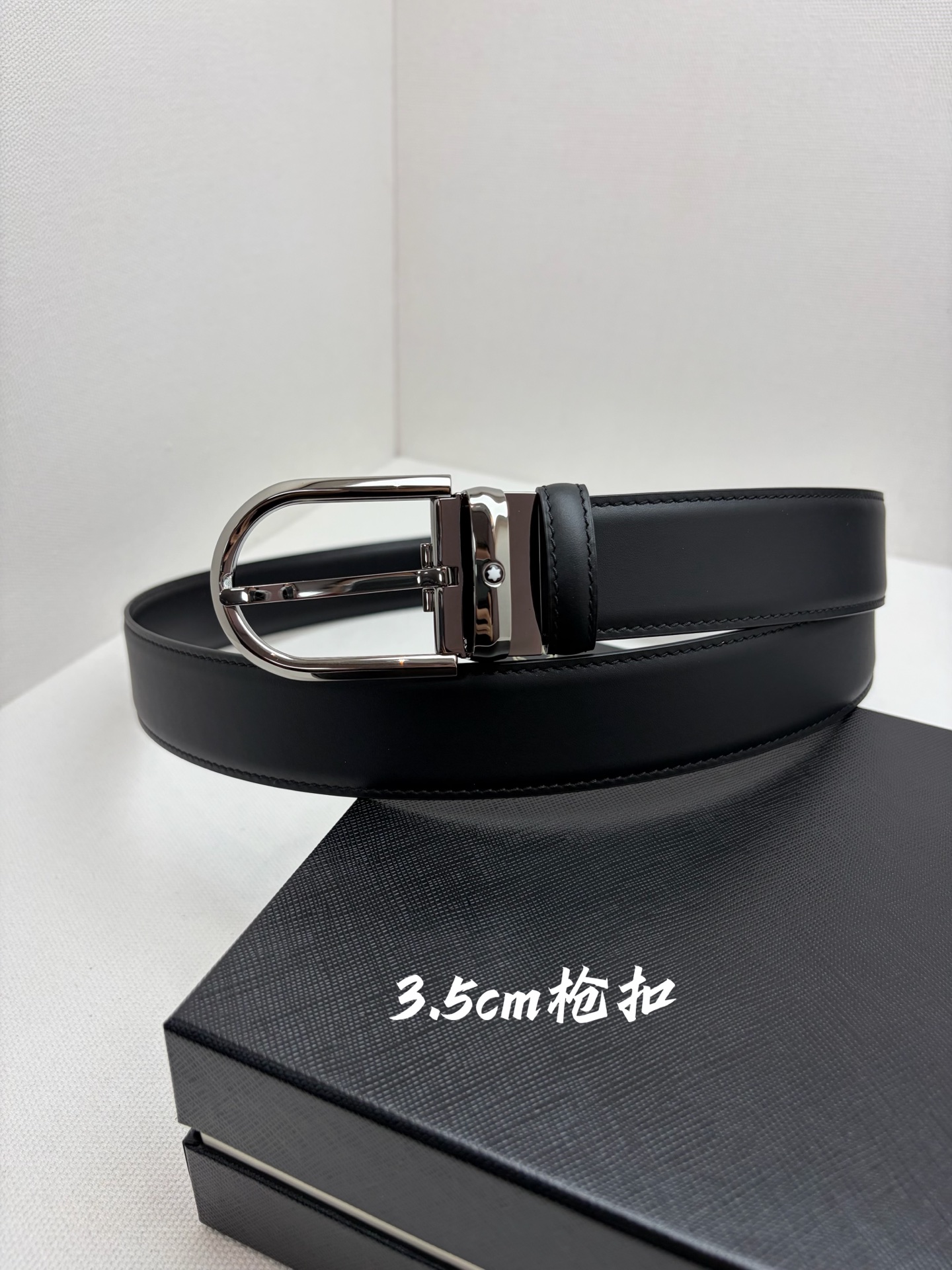 Montblanc万宝龙 宽3.5cm 采用头层牛皮 精品针式扣头 自由裁剪商务休闲皮带