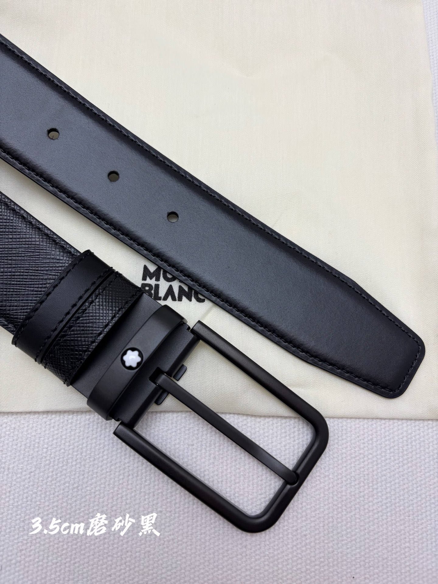 Montblanc万宝龙 宽3.5cm 采用头层牛皮 精品针式扣头 自由裁剪商务休闲皮带